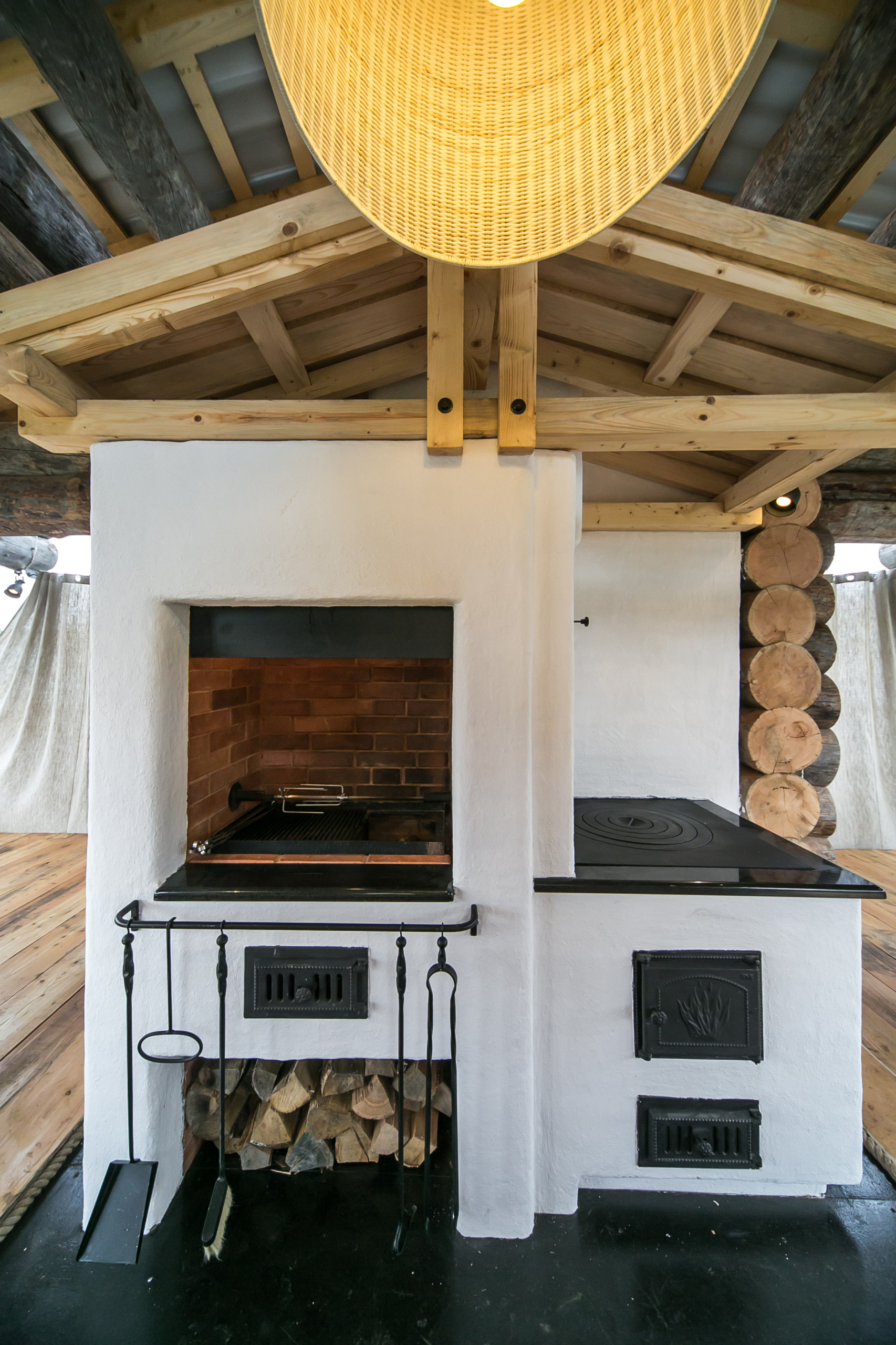 Проект недели: Парящая терраса-беседка из седой карельской сосны