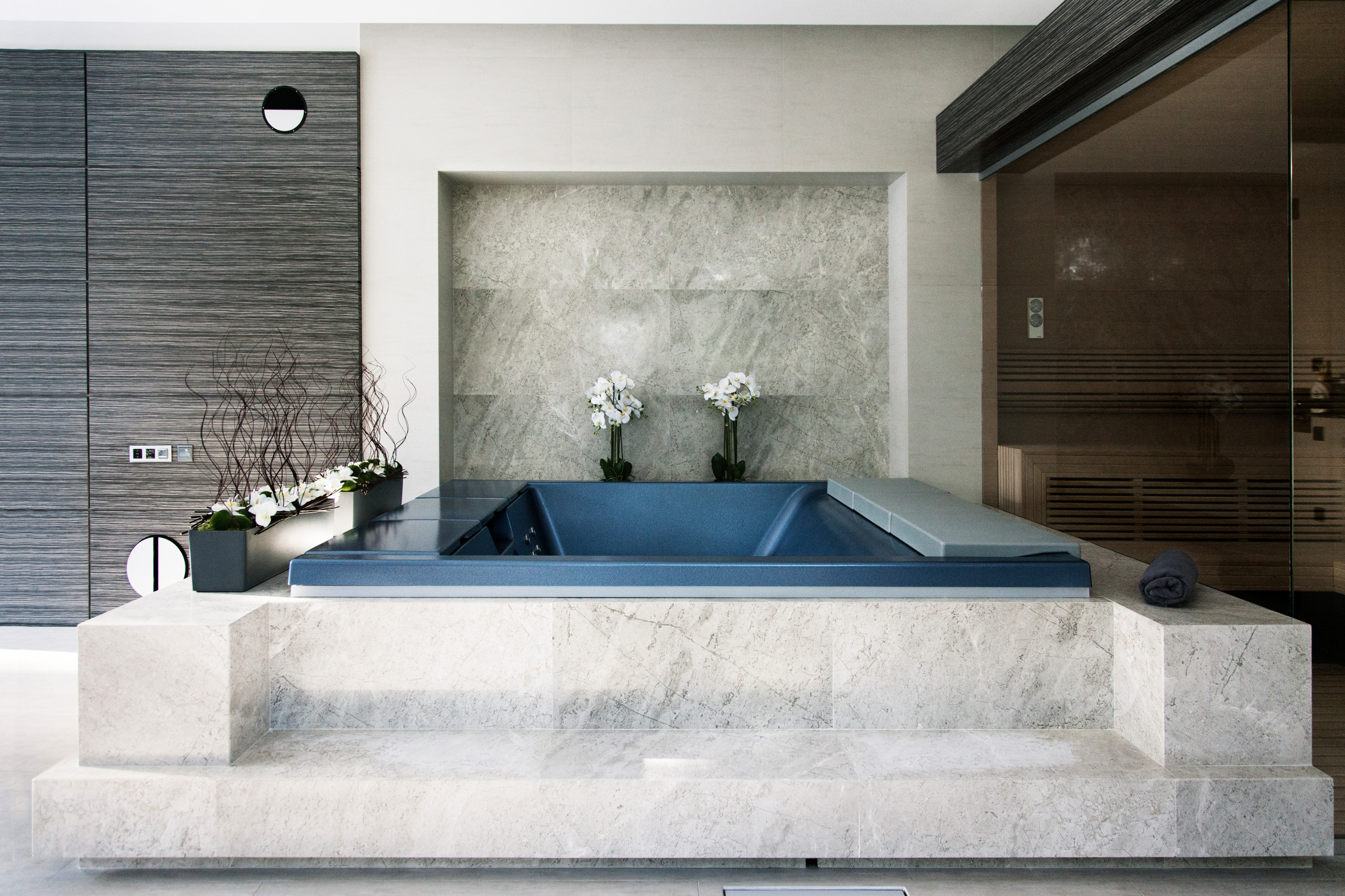 В гостях: Минимализм в Подмосковье, где сад интегрирован в дом