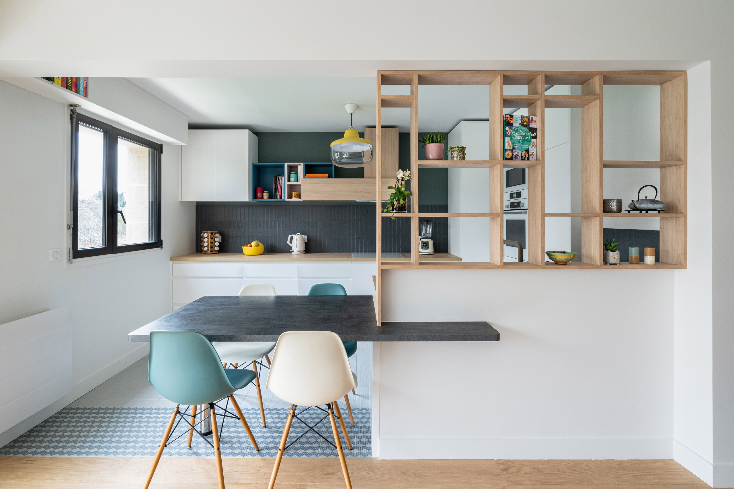 Фотоохота: Cквозные стеллажи — 16 идей