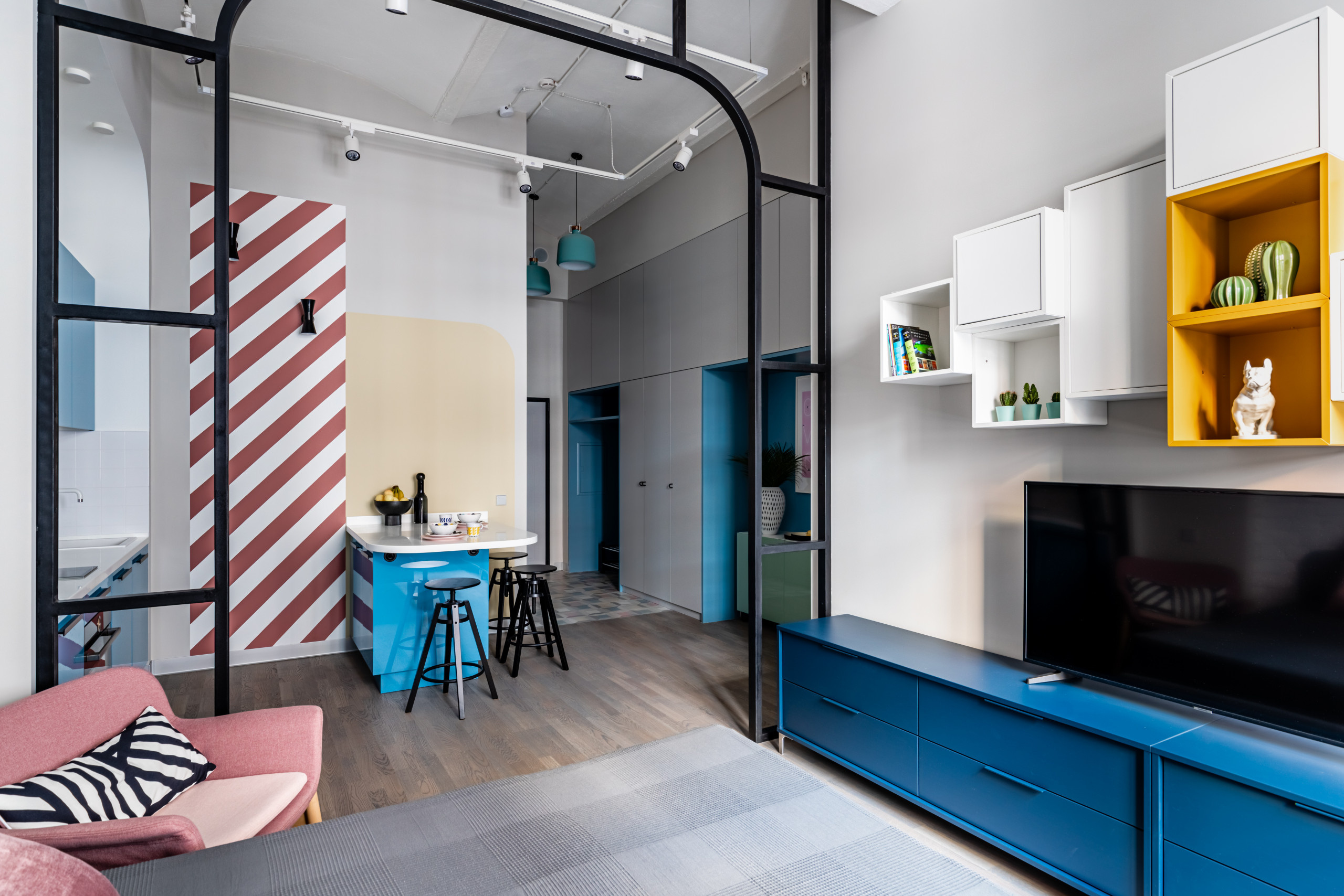 Houzz тур: Яркая студия как альтернатива лофт-пространства