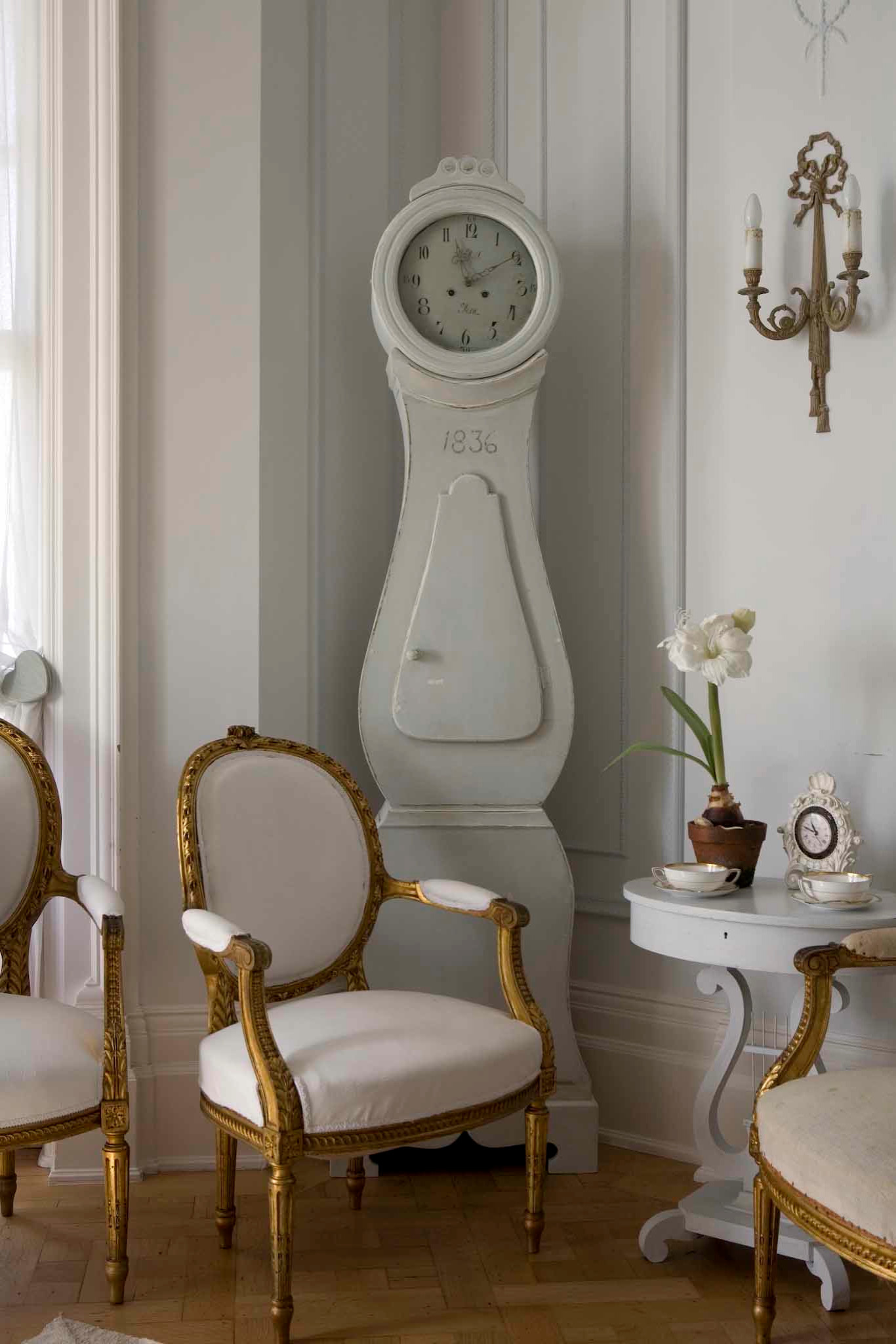 Как отличить антиквариат от старья