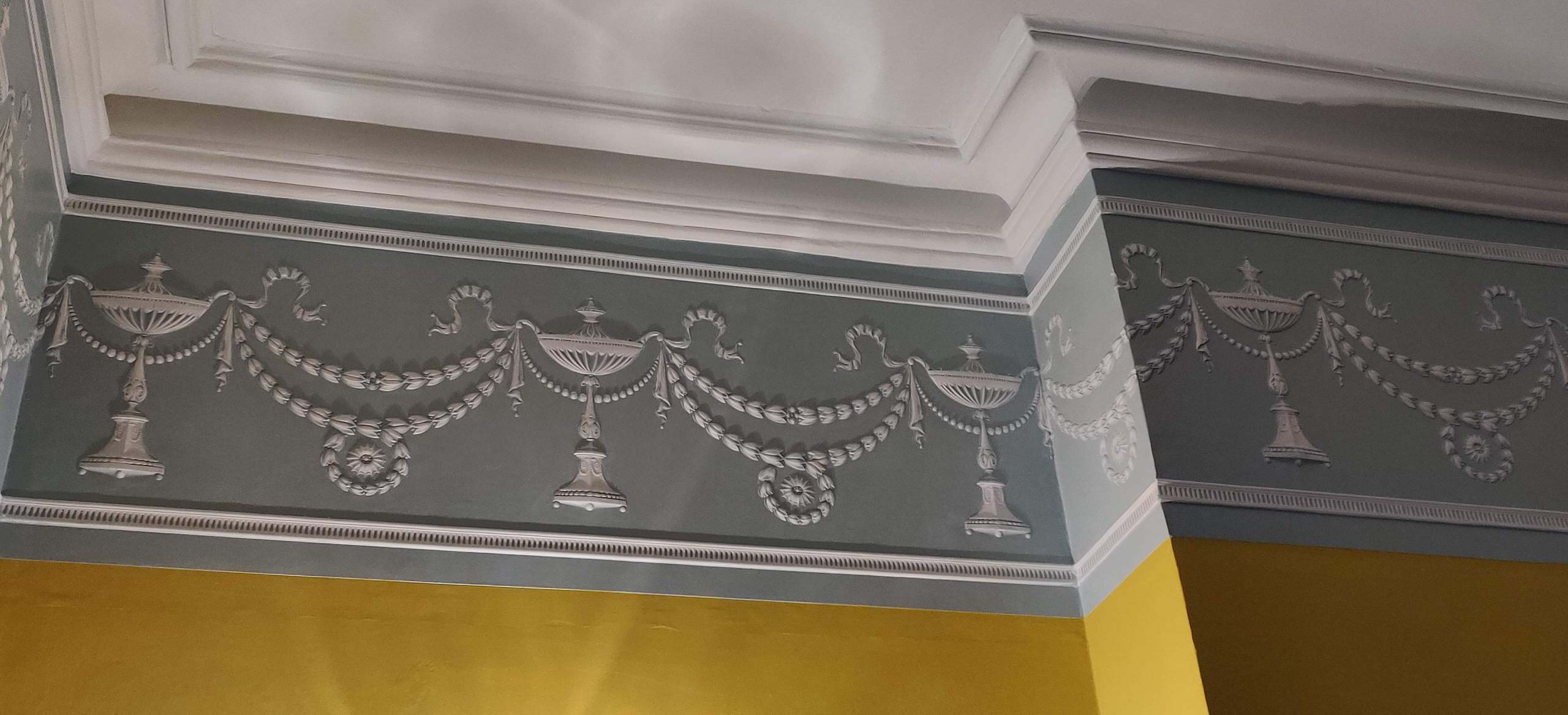 Просто фото: Потолочный фриз