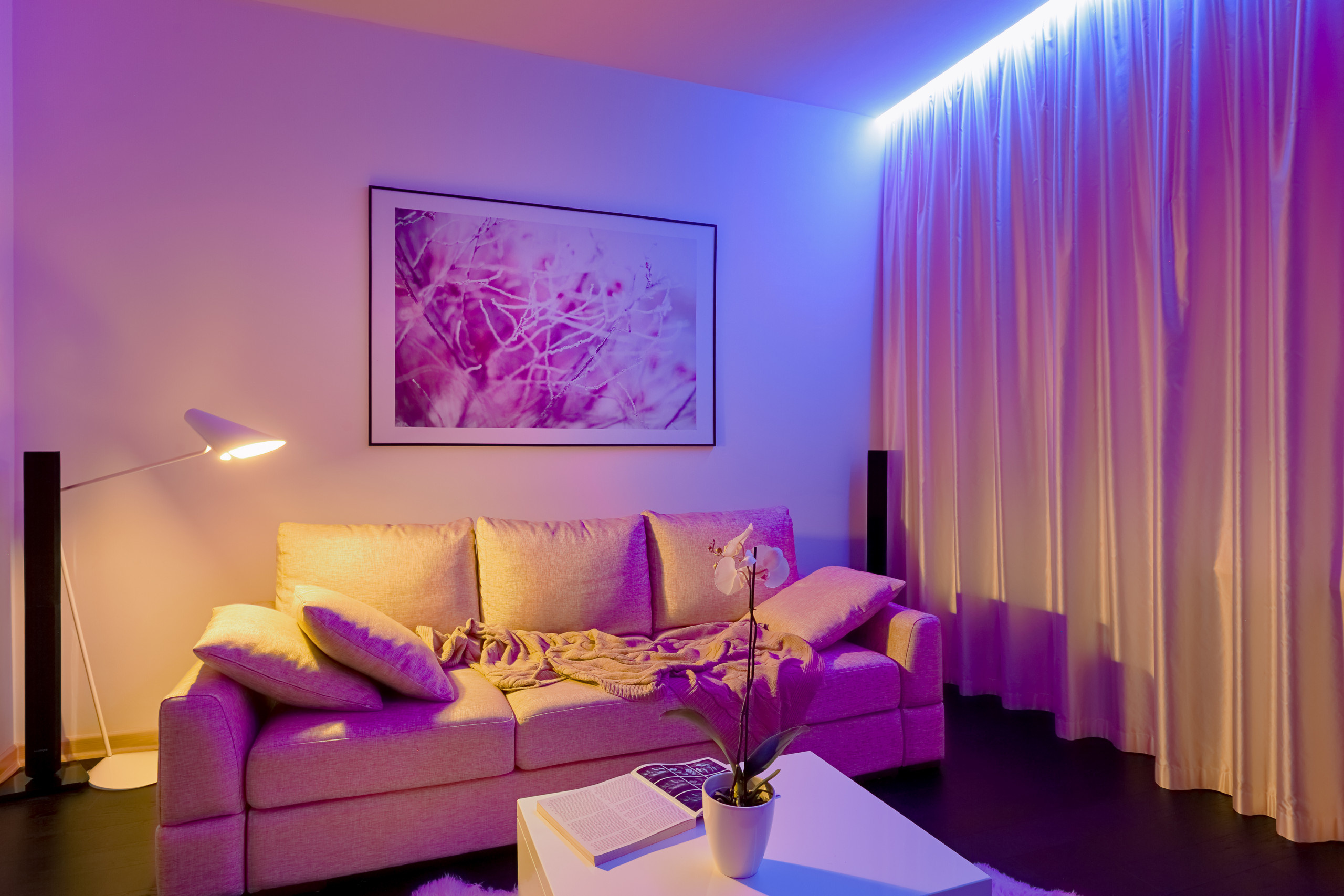 Houzz тур: 50 оттенков белого и игра искусственного света