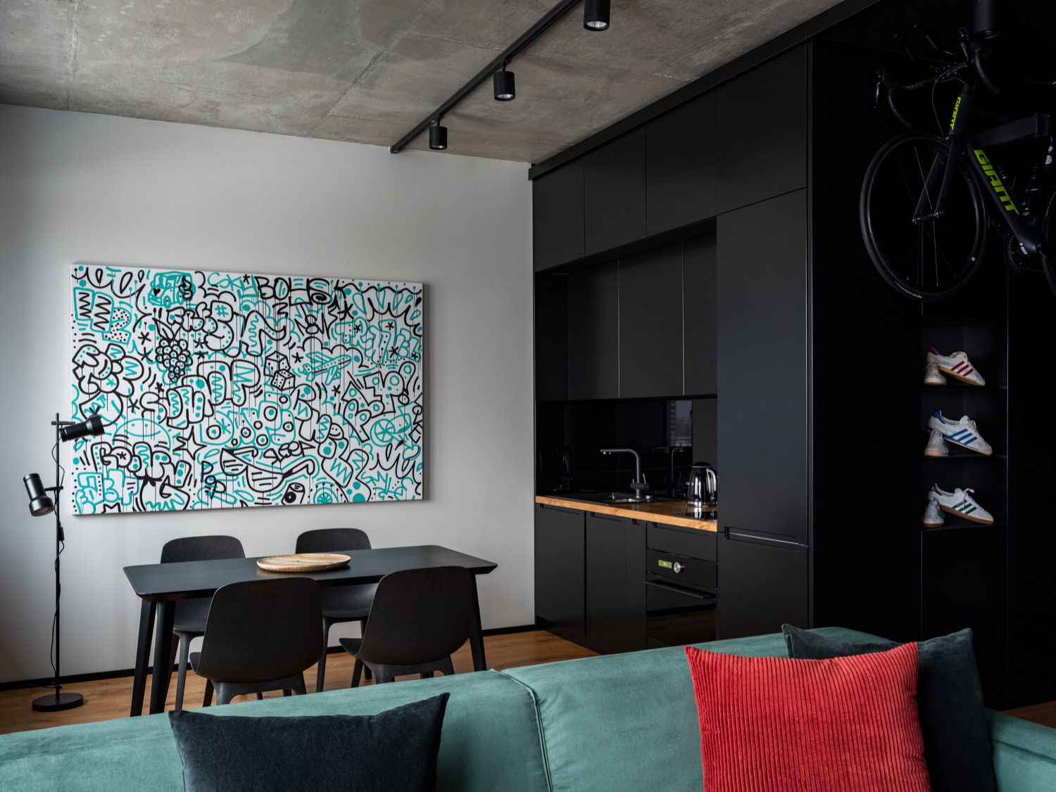 Houzz тур: Практичный минимализм для любителя триатлона