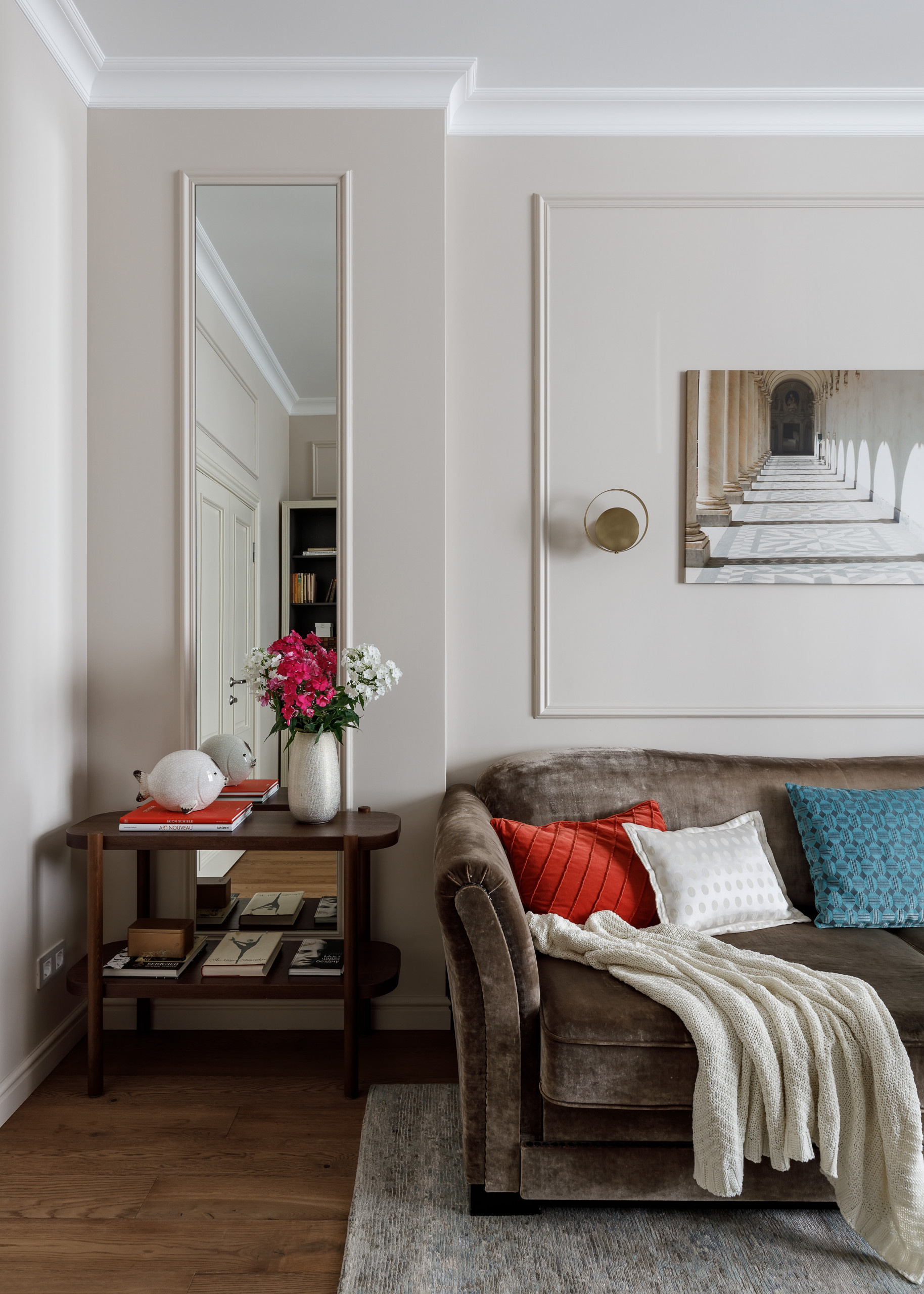 В гостях: Светлая неоклассика в Петербурге — с видом на озеро