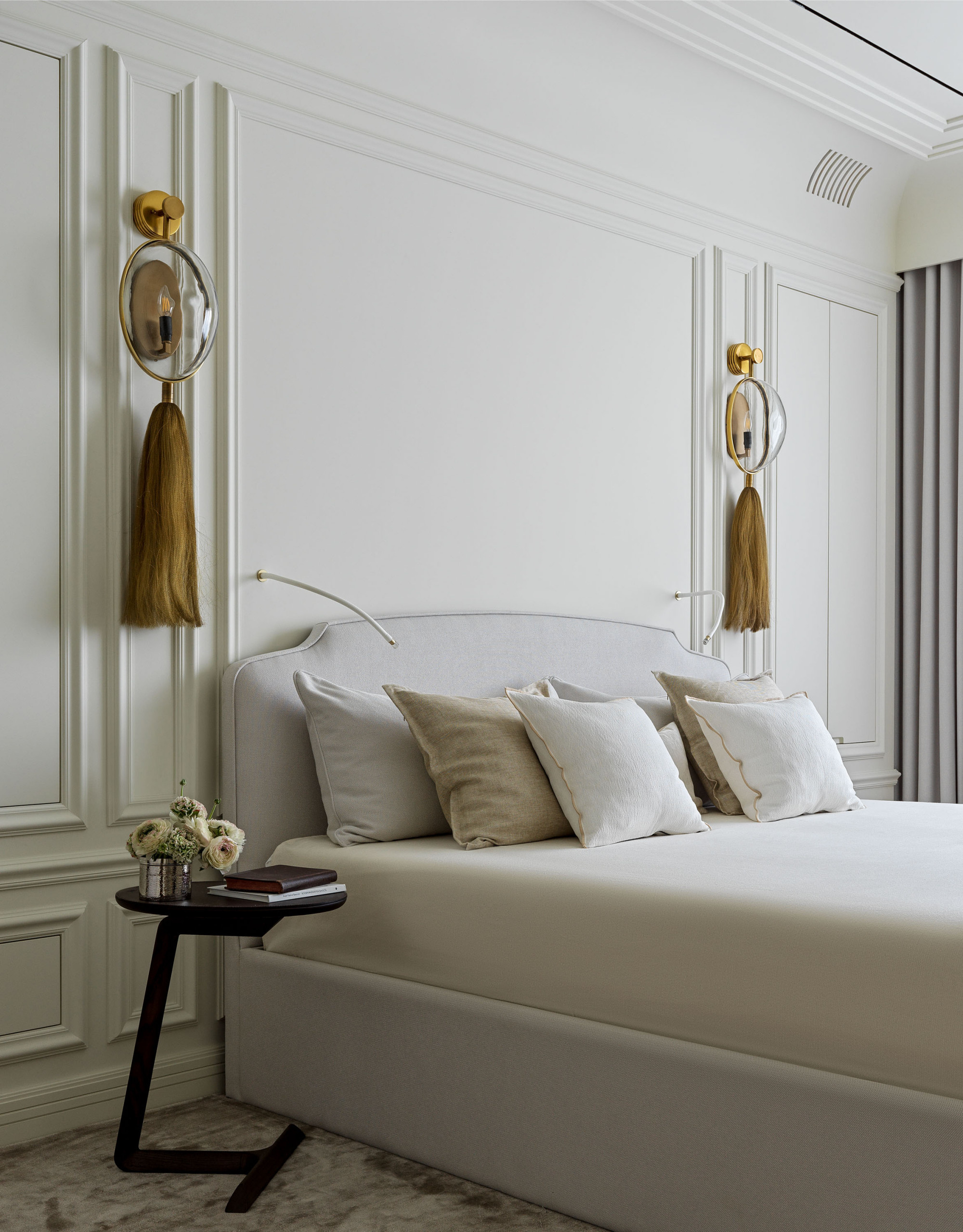 Houzz тур: Уютная квартира для поклонницы керамики и живописи