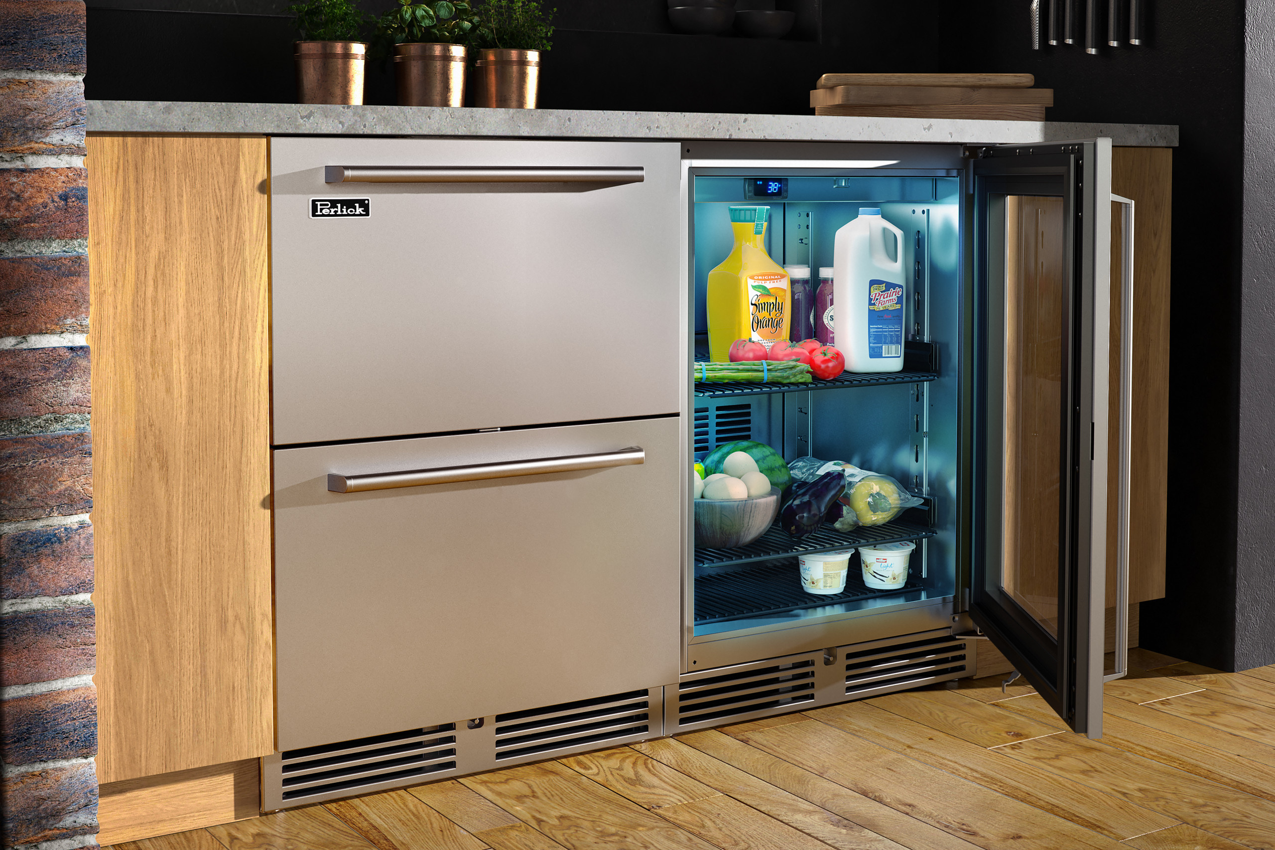 Вопрос: Куда поставить холодильник на кухне