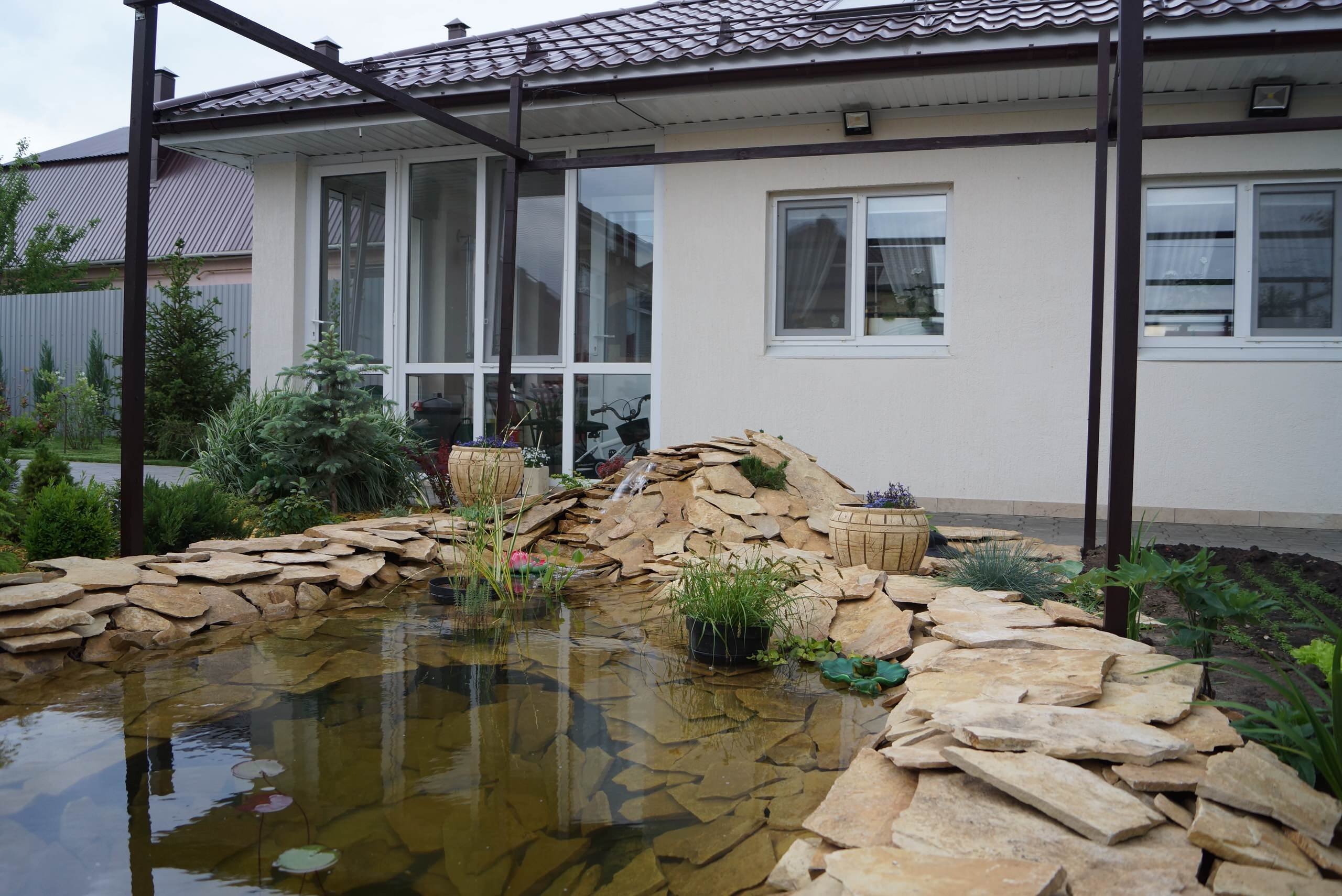 Houzz в саду: Дачный пруд в африканском стиле