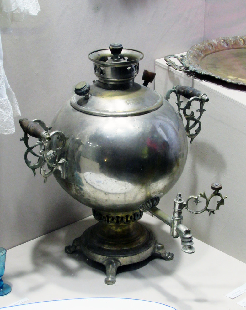 Что делать: Купить самовар в современный интерьер