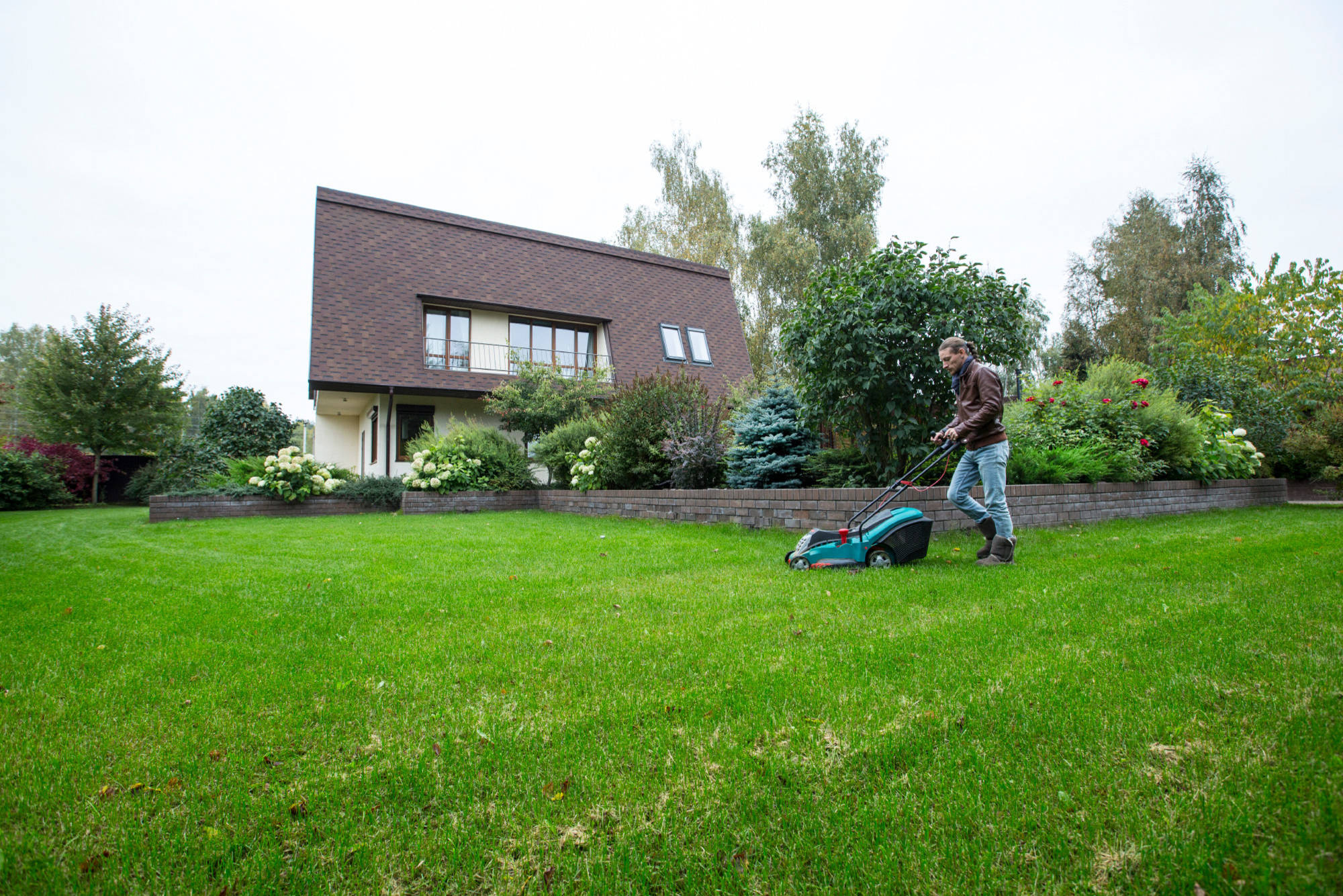 Проект недели: Сад для жизни с растениями на подпорных стенах