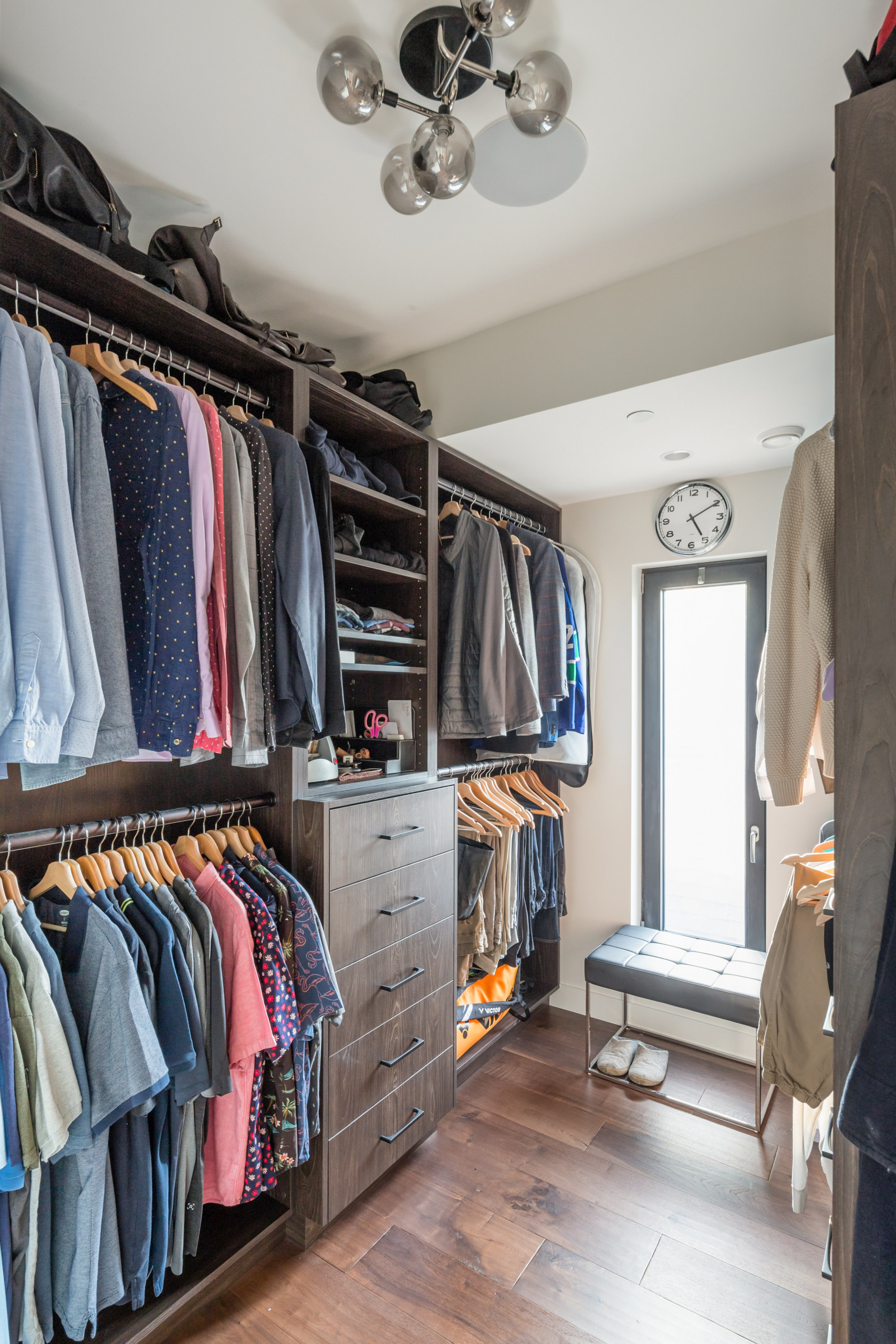 Дешево или удобно: Как выбрать наполнение платяного шкафа