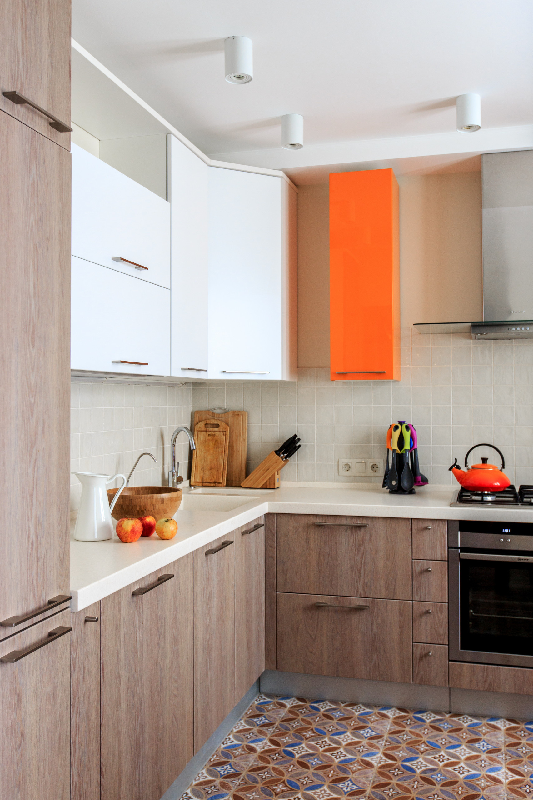 Houzz тур: Квартира в синих и оранжевых тонах в московской сталинке