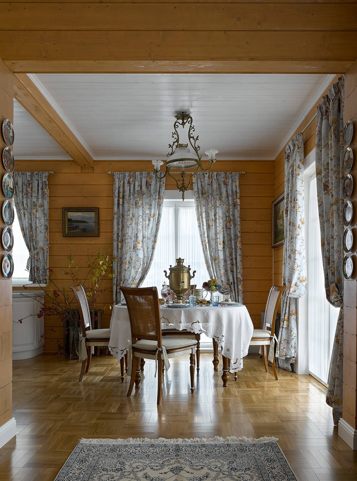 Houzz тур: Атмосфера русской усадьбы в типовом доме из бруса