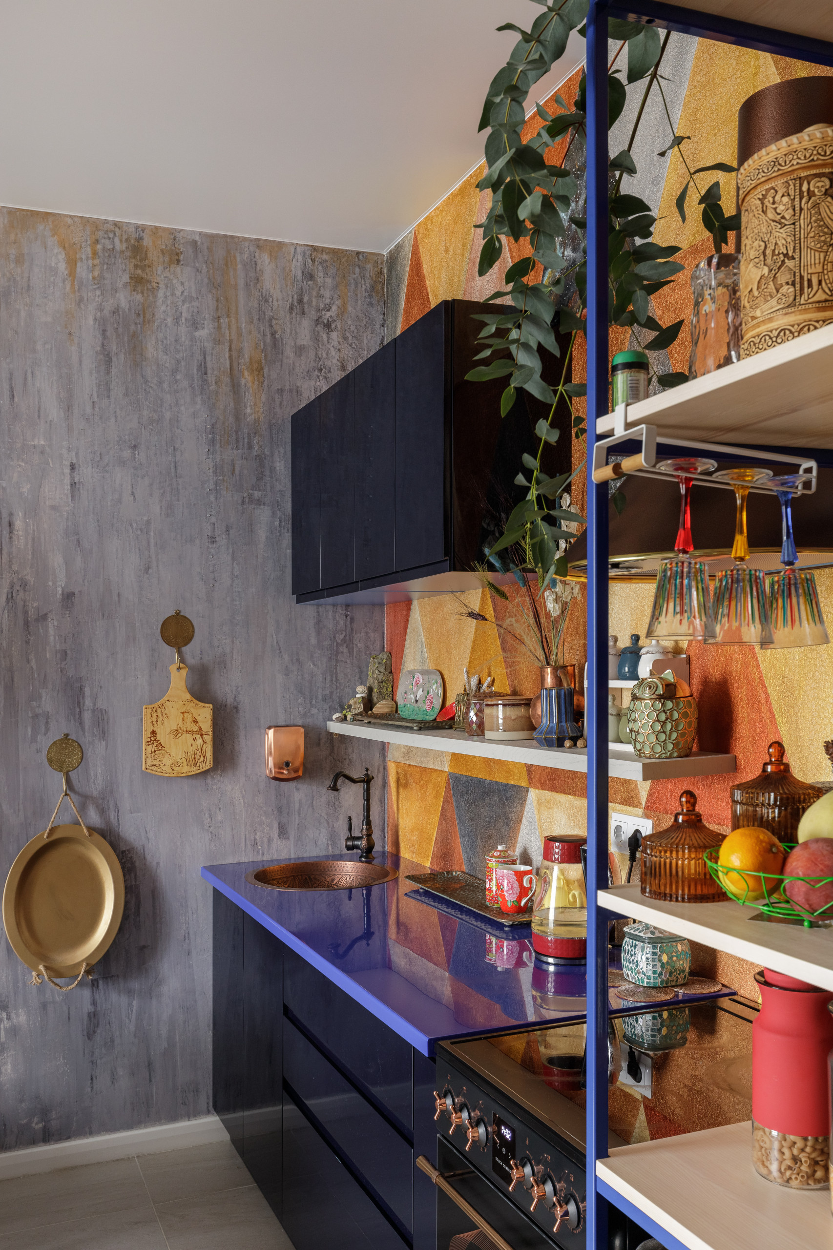 В гостях: «Нарисованный» дом или четыре стихии одного интерьера