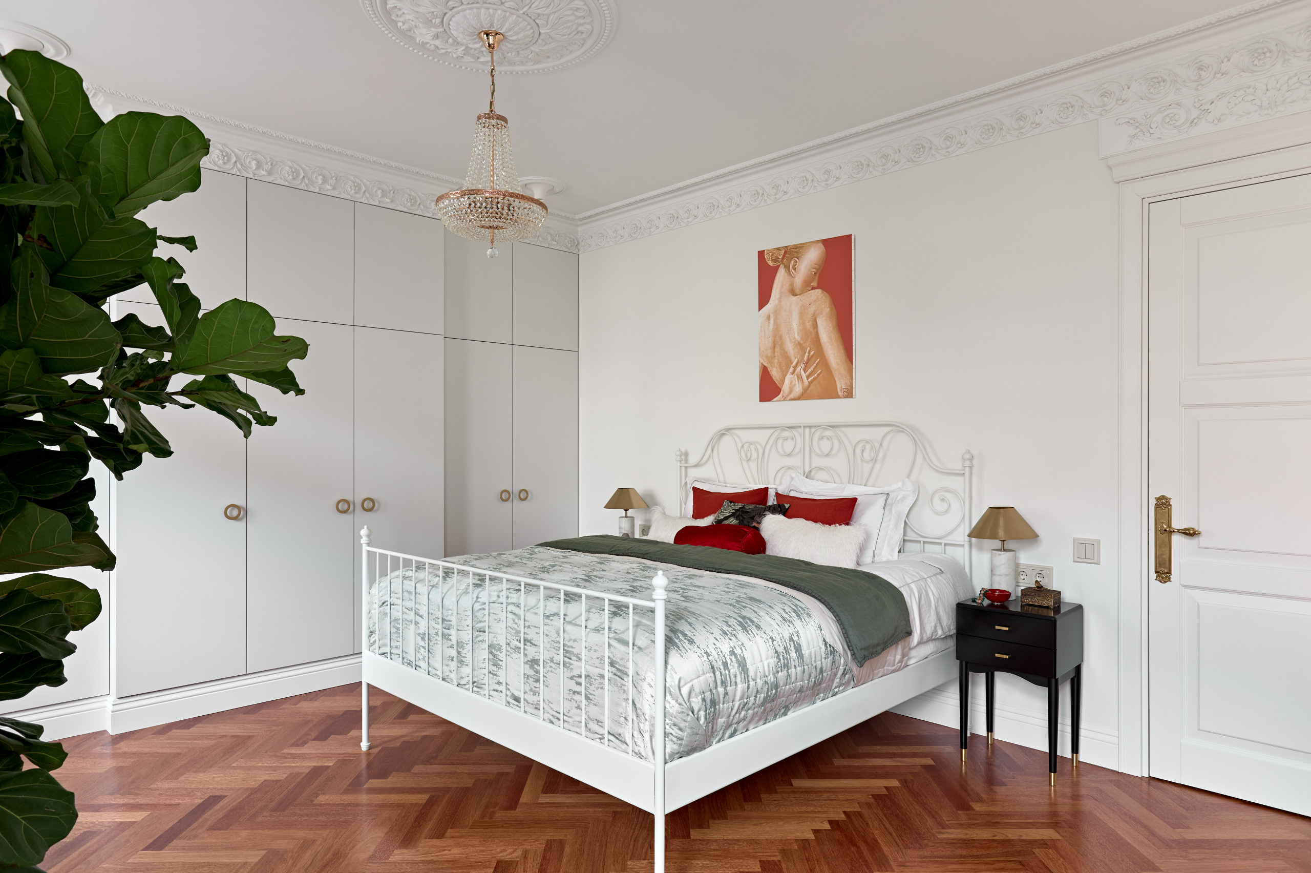 Houzz тур: Квартира с прозрачной кухней и мраморными каминами