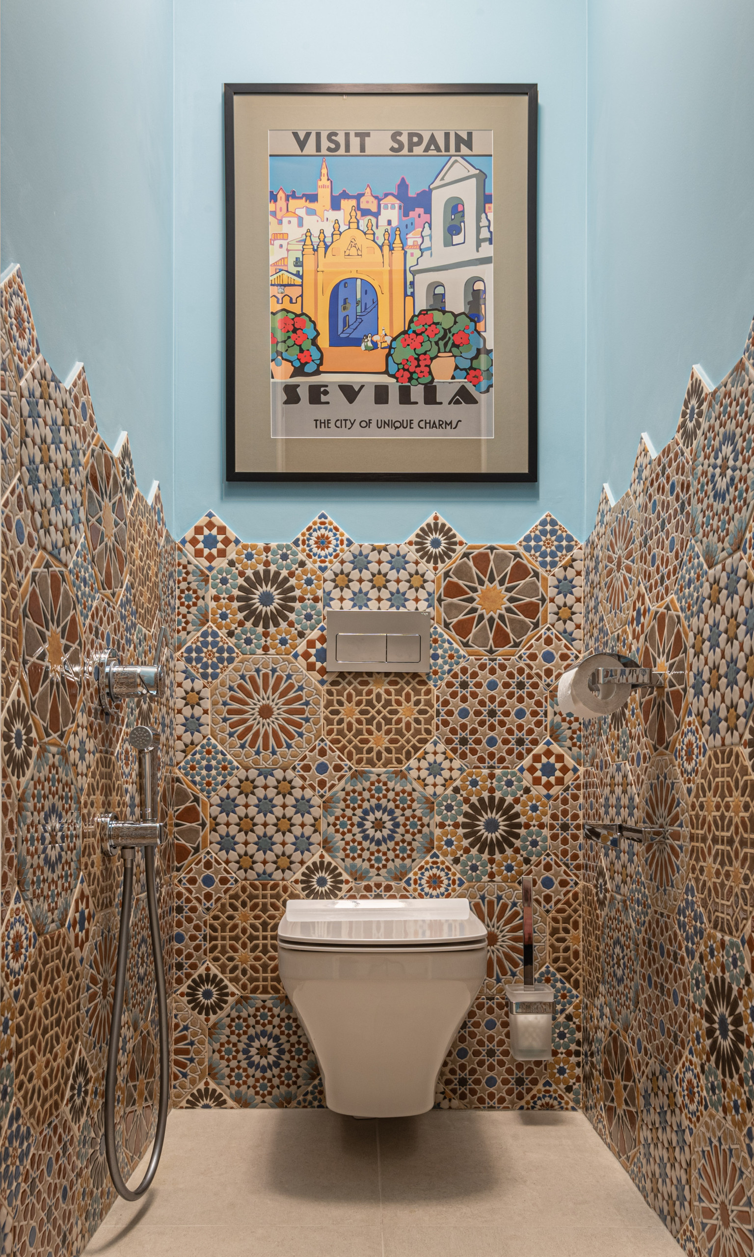 Houzz тур: Цветной интерьер в духе конструктивизма