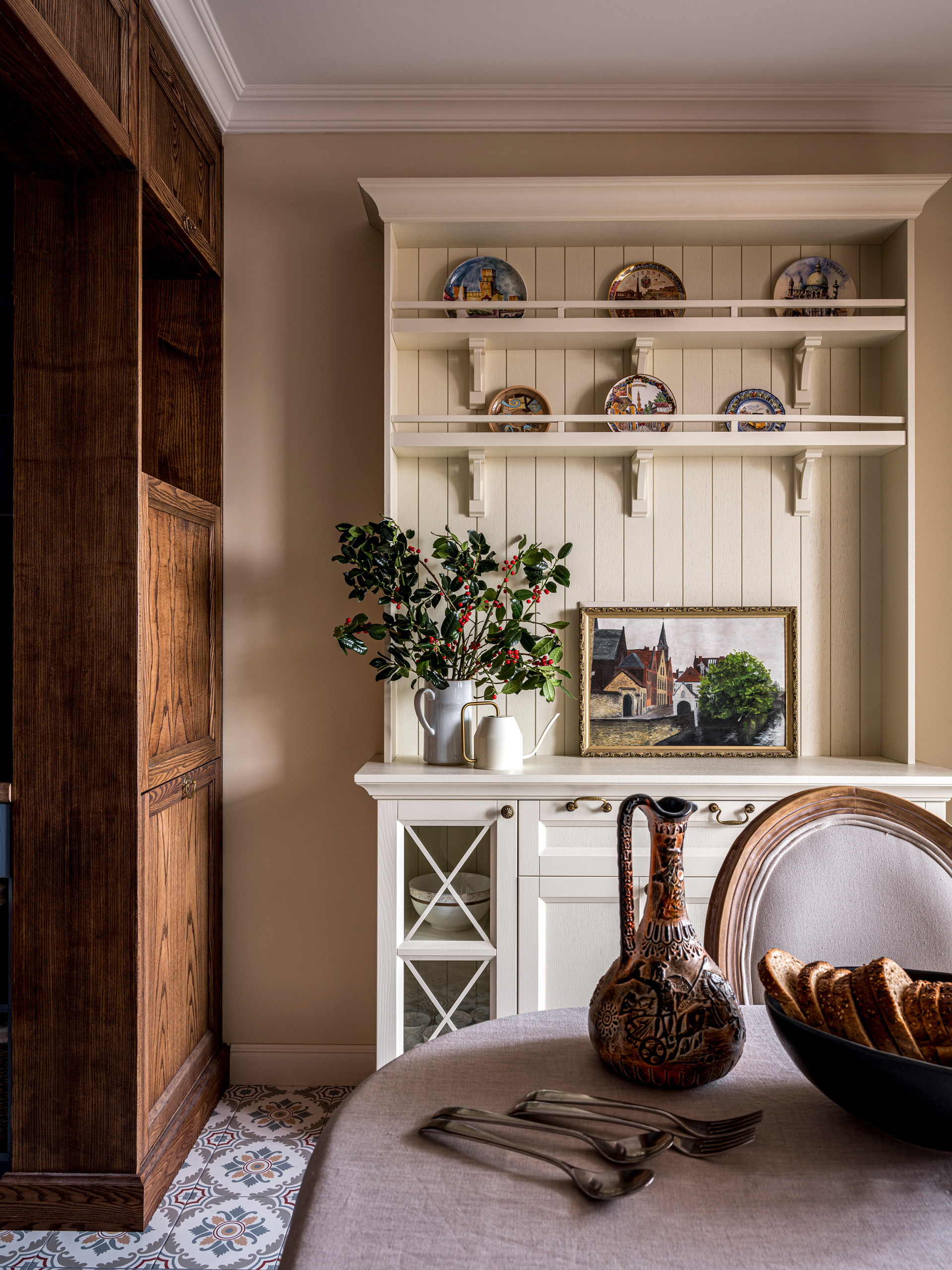 Проект недели: Вытянутая кухня с огороженной столовой