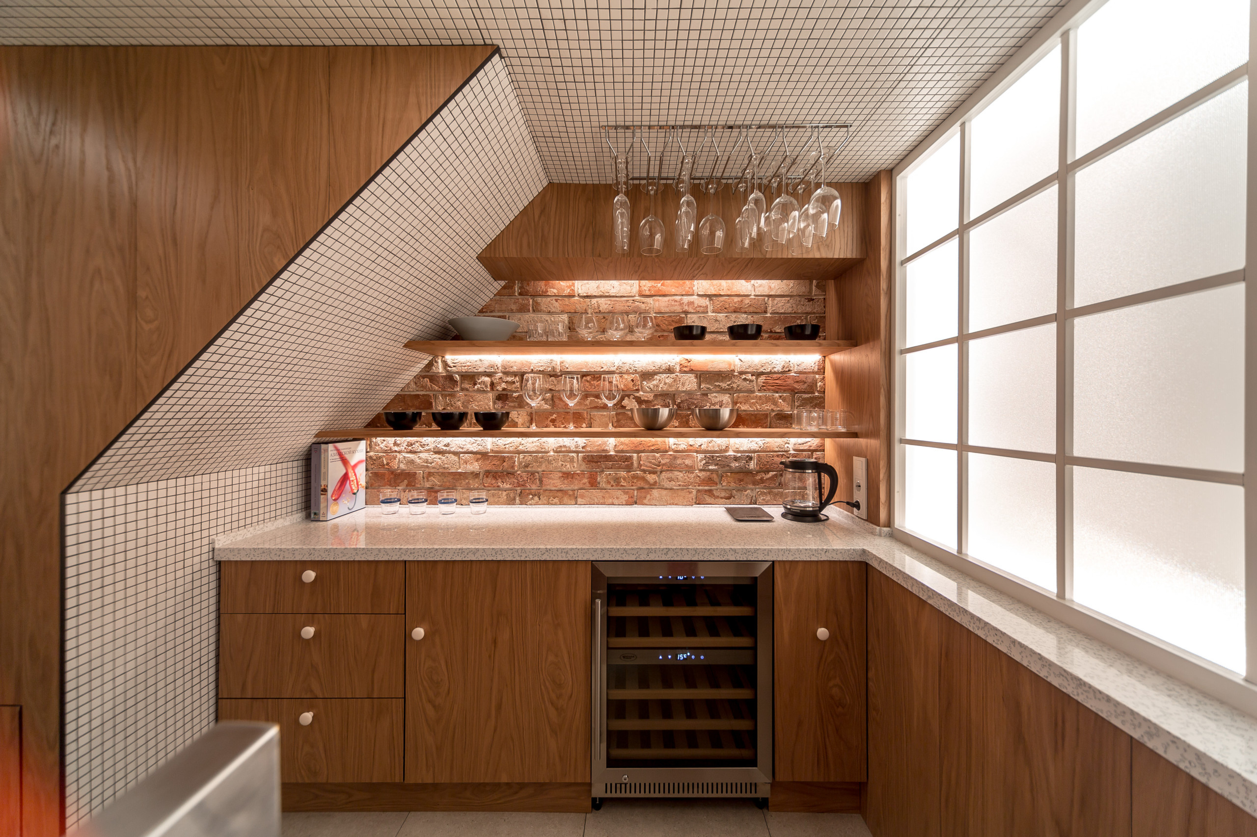 Проект недели: Лофт-подвал с камином и музыкальной сценой