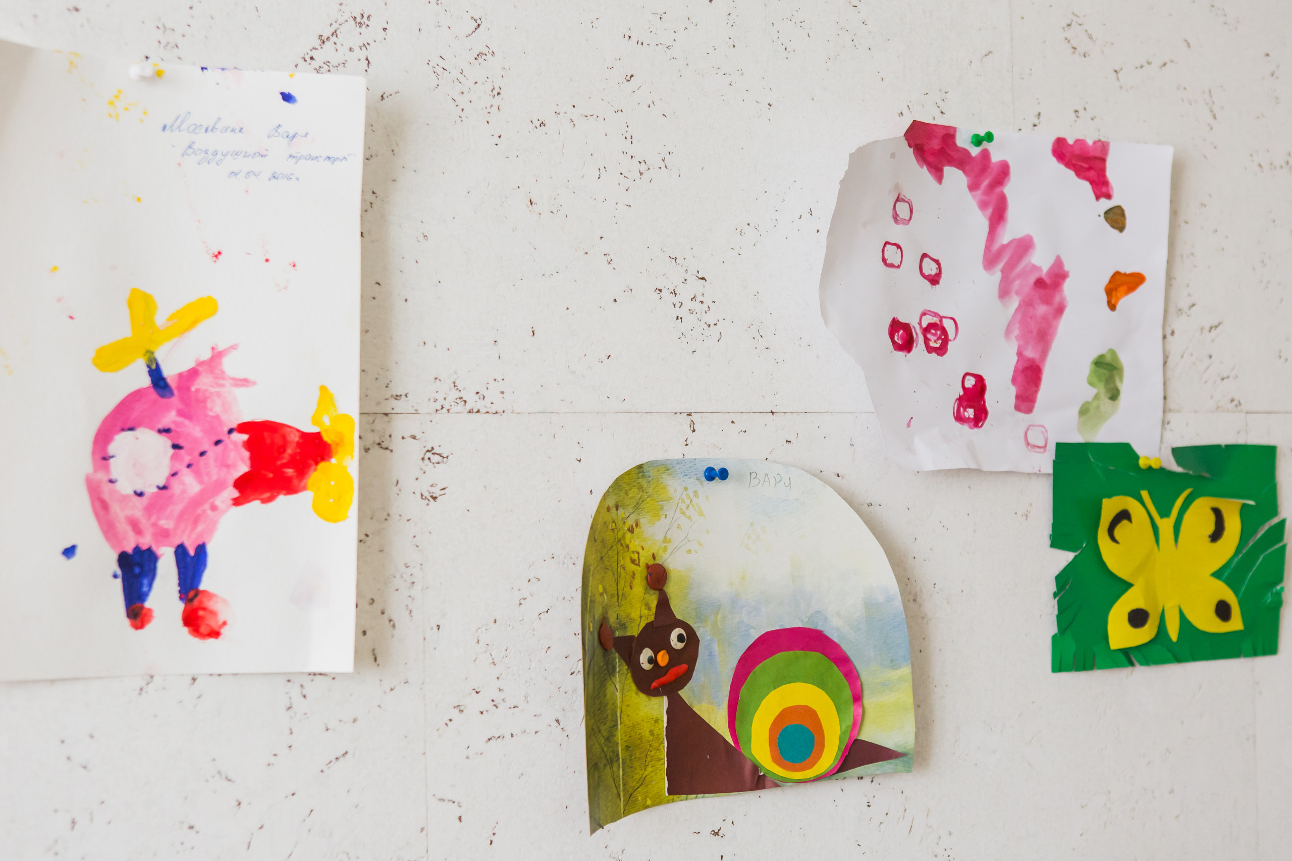 В гостях: Трехкомнатная квартира с умной планировкой и амбарной дверью