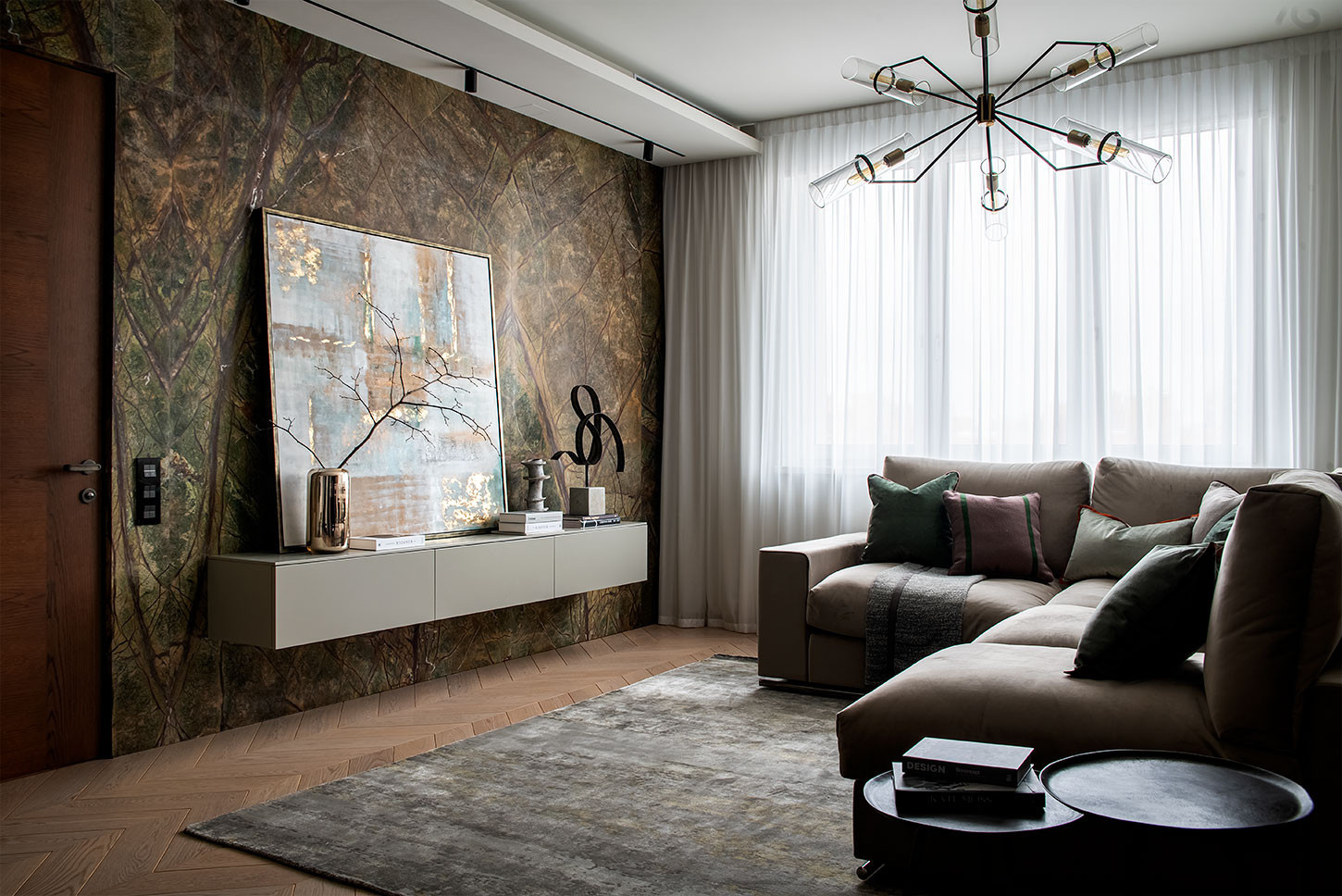 Houzz тур: Интерьер с шестью спрятанными монолитными колоннами