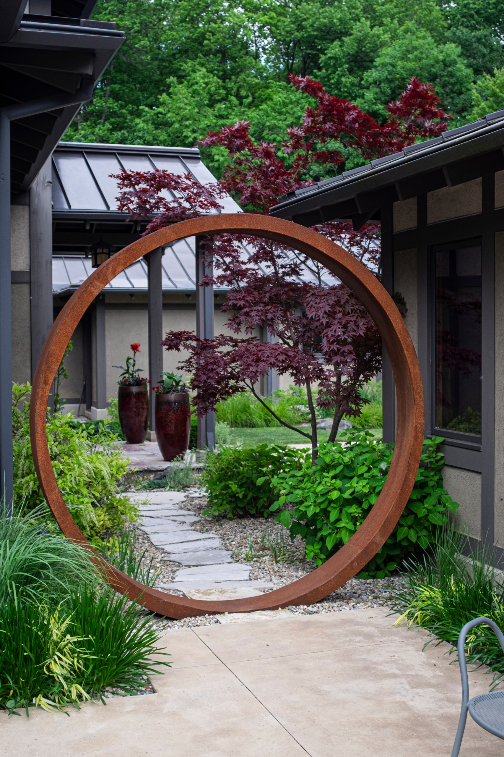 Как правильно: Проложить прямые дорожки