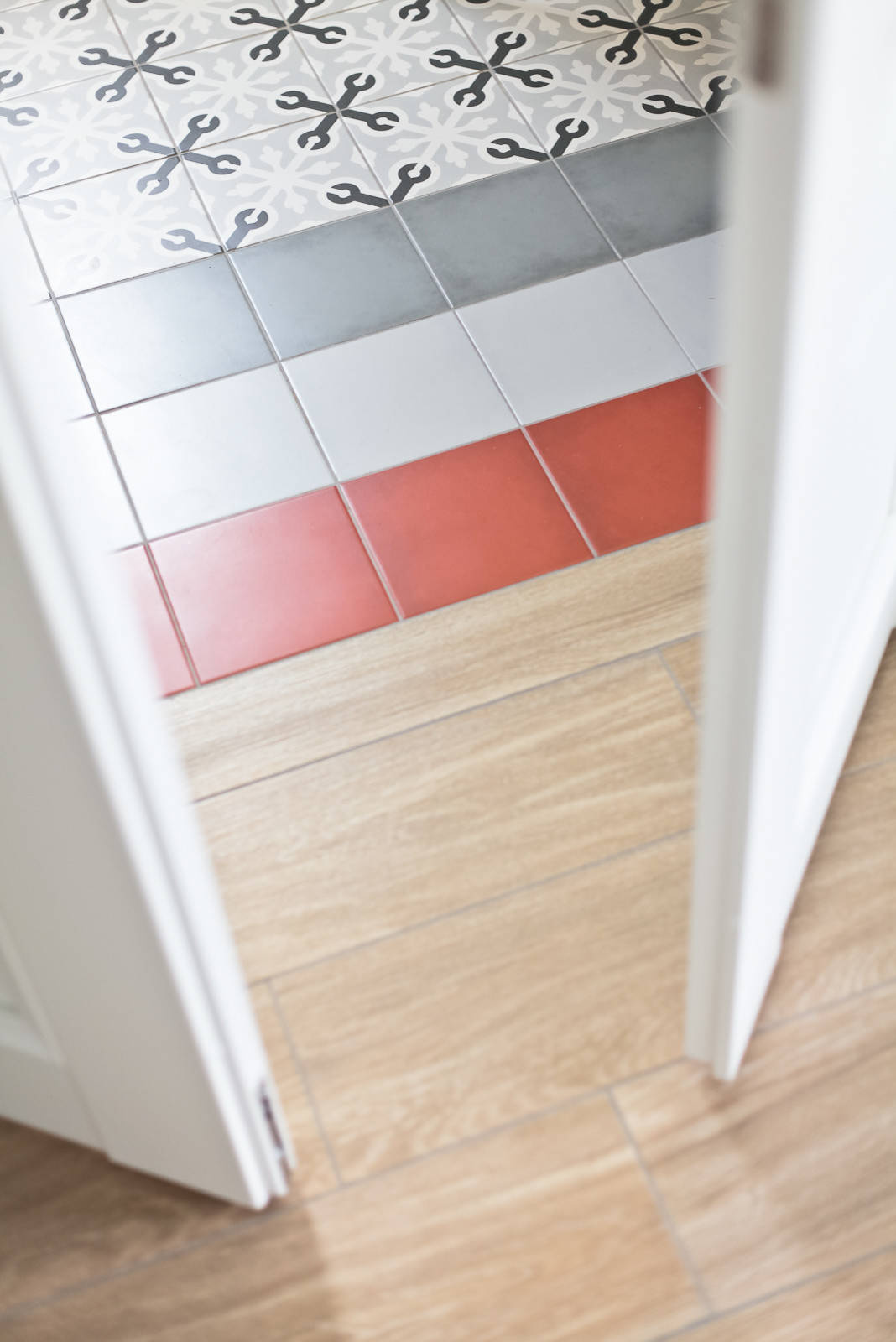 Дизайн-дебаты: Как состыковать два материала на полу