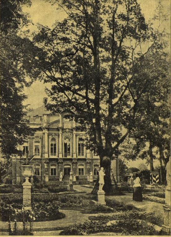 Русская дача: От императорских коттеджей до фазенды на шести сотках