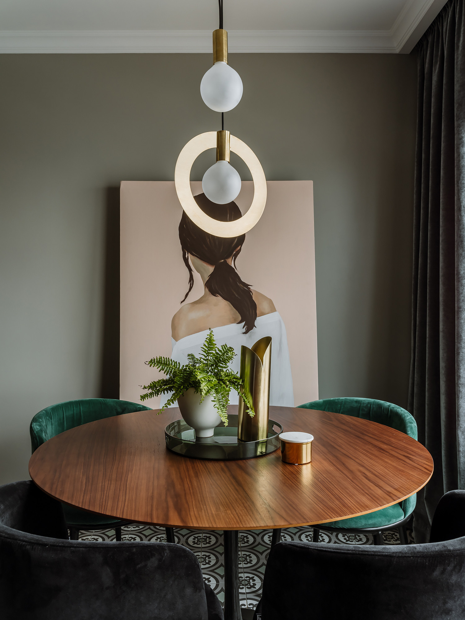 Houzz тур: Квартира с изумрудным диваном