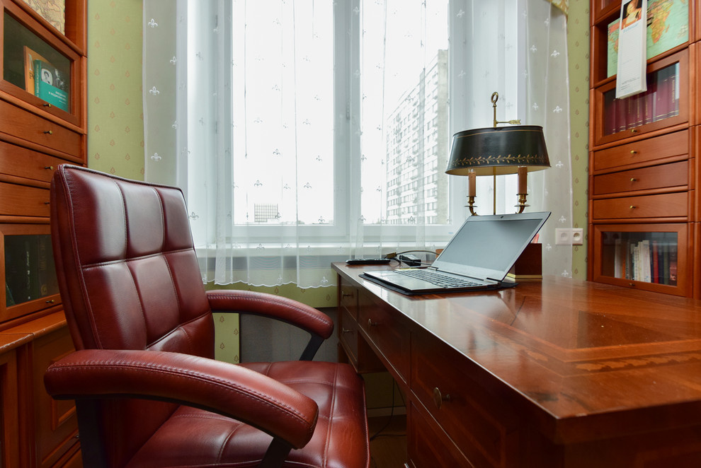 В гостях: Коллекция керамики и винтажная мебель в московской квартире