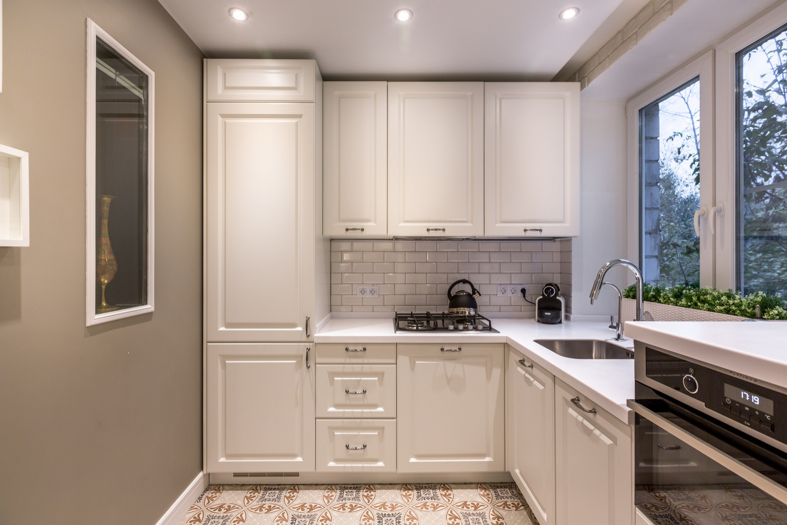 Вопрос: Зачем нужно окно между ванной и кухней