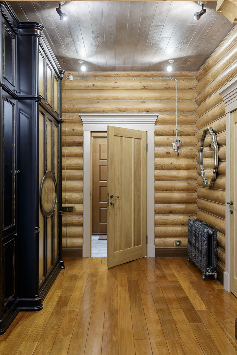 Есть проблема: Как установить дверь в деревянной избе