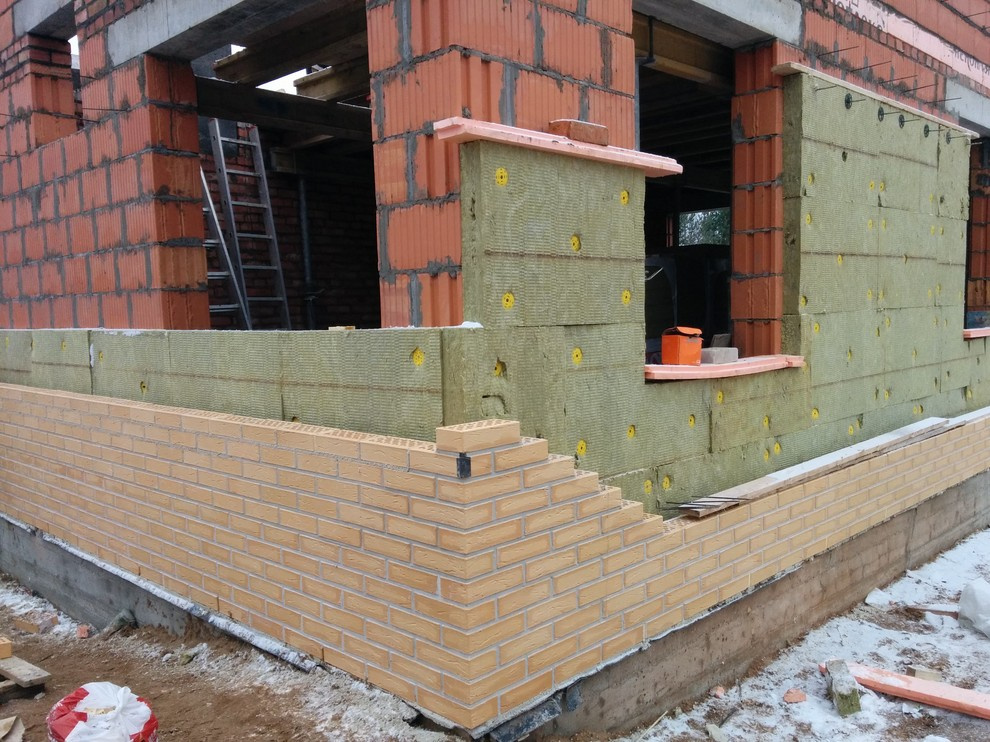 Как правильно: Утеплить каменный дом