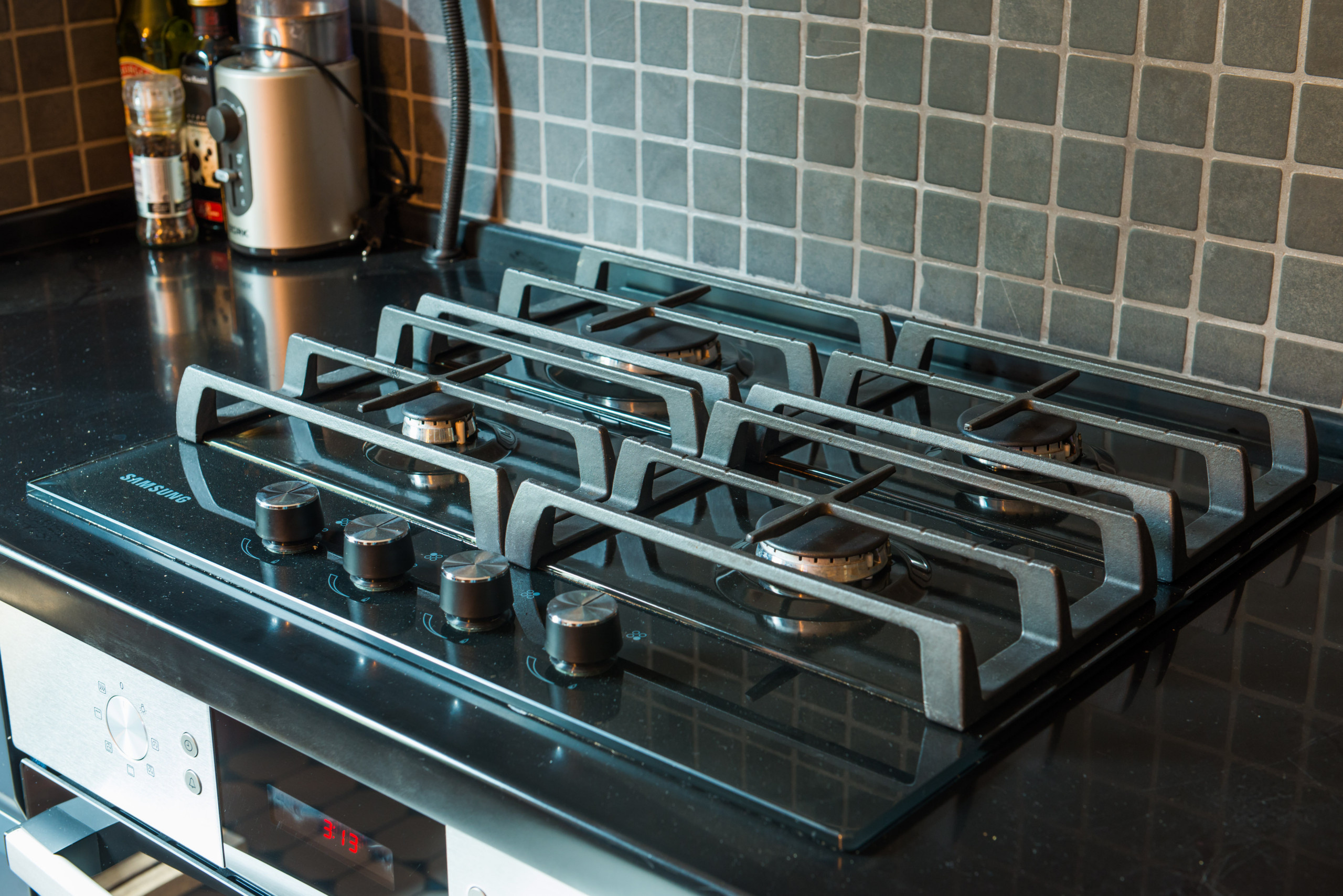 В гостях: Квартира в нейтральных тонах с кирпичной стеной