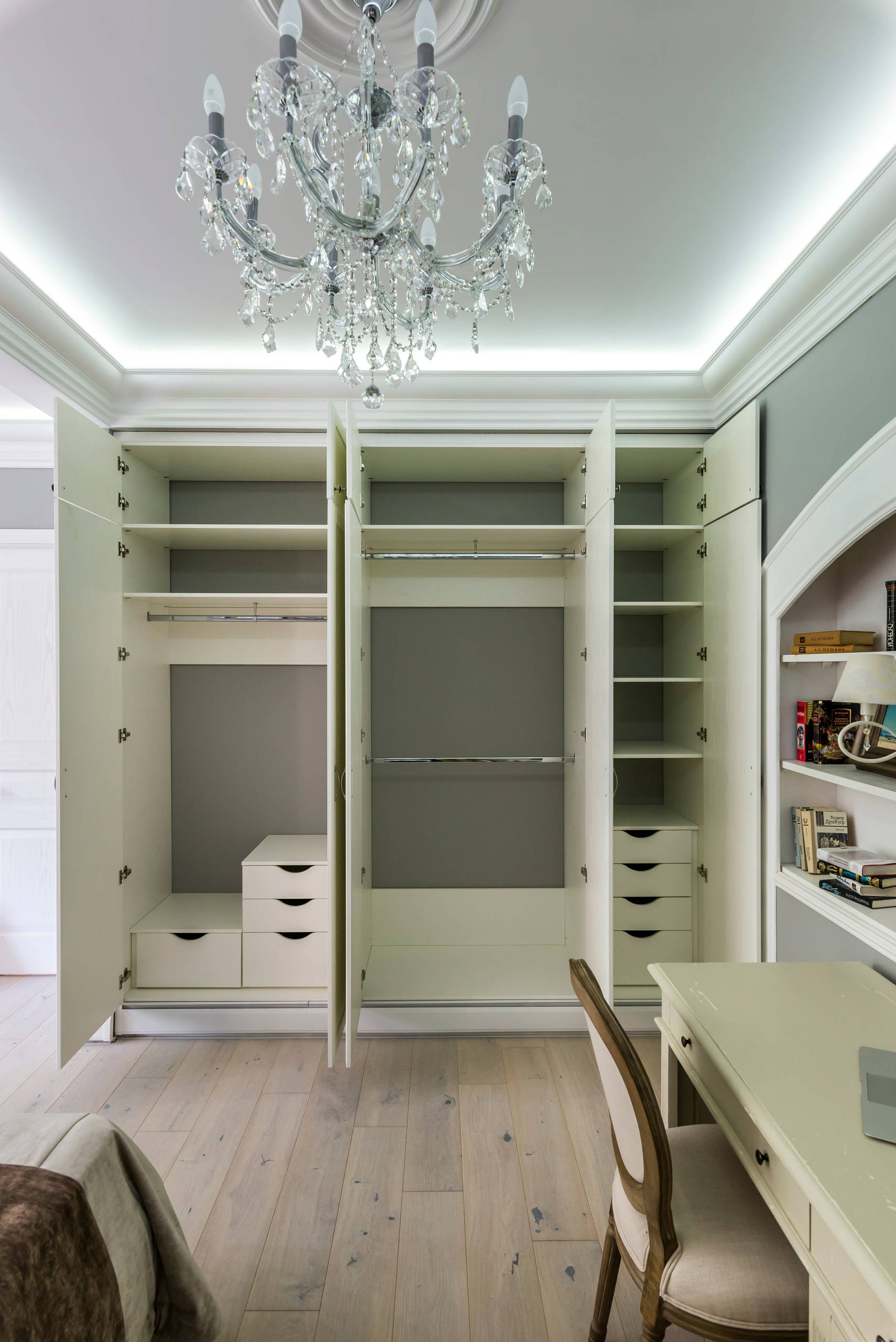 За и против: Встроенная мебель или отдельностоящий шкаф