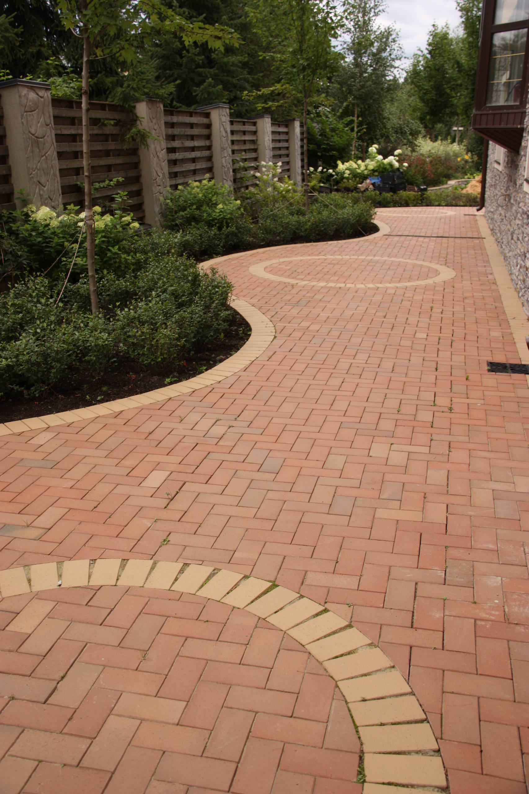 Просто фото: 26 идей для мощения и дорожек