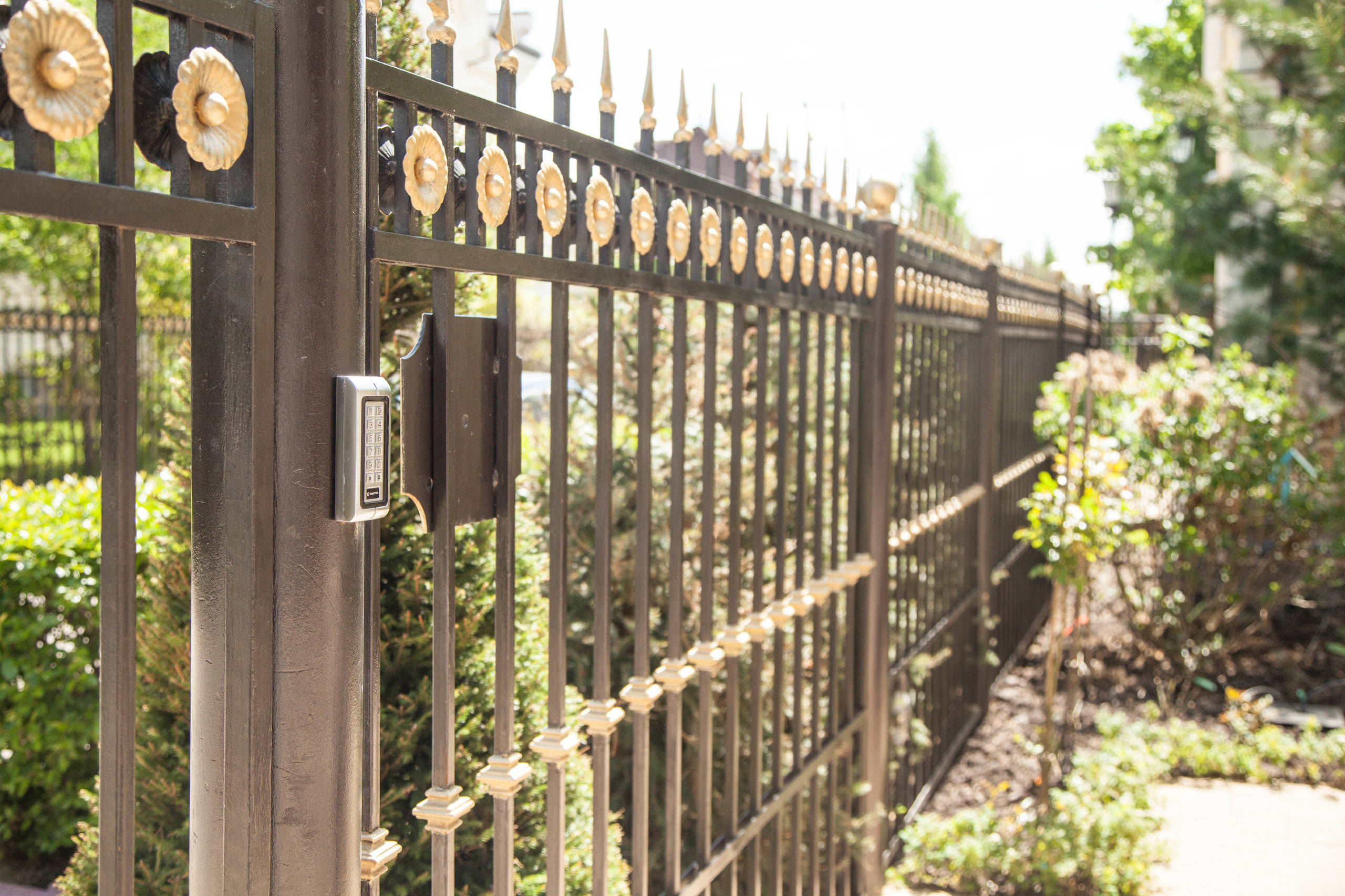 Вопрос: Какую входную дверь выбрать для дома