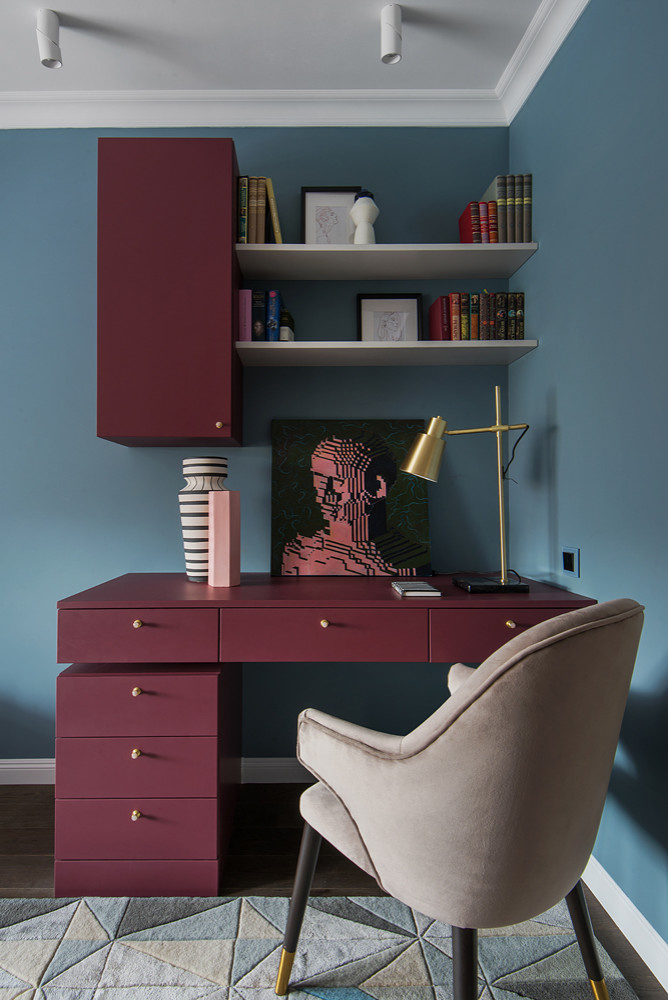 Houzz тур: Квартира с кухней в 6 кв.м и яркими дверными проёмами