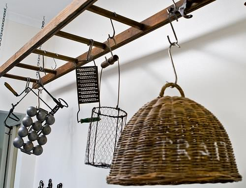 Посадить на крючок: Как сделать прихожую необычной и функциональной