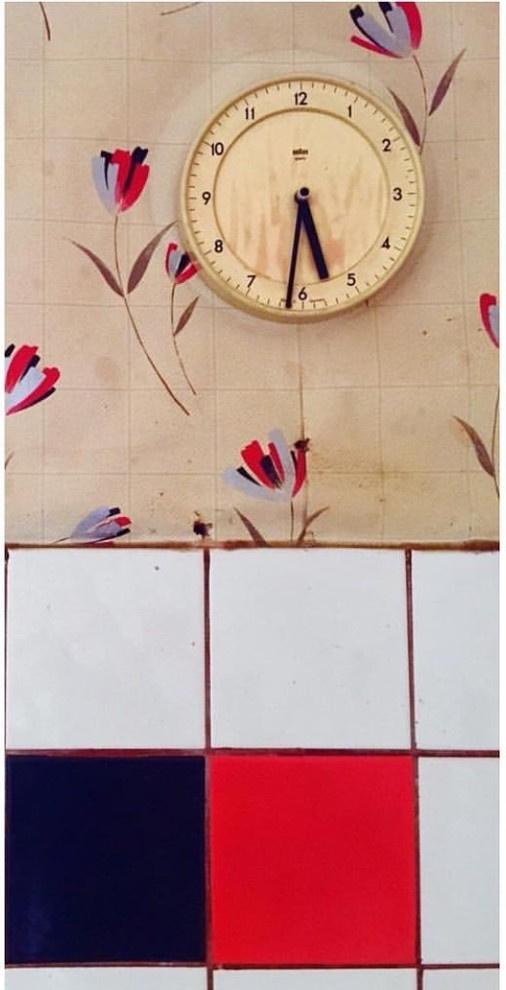 Houzz тур: Квартира для галеристки — с яркими витражами