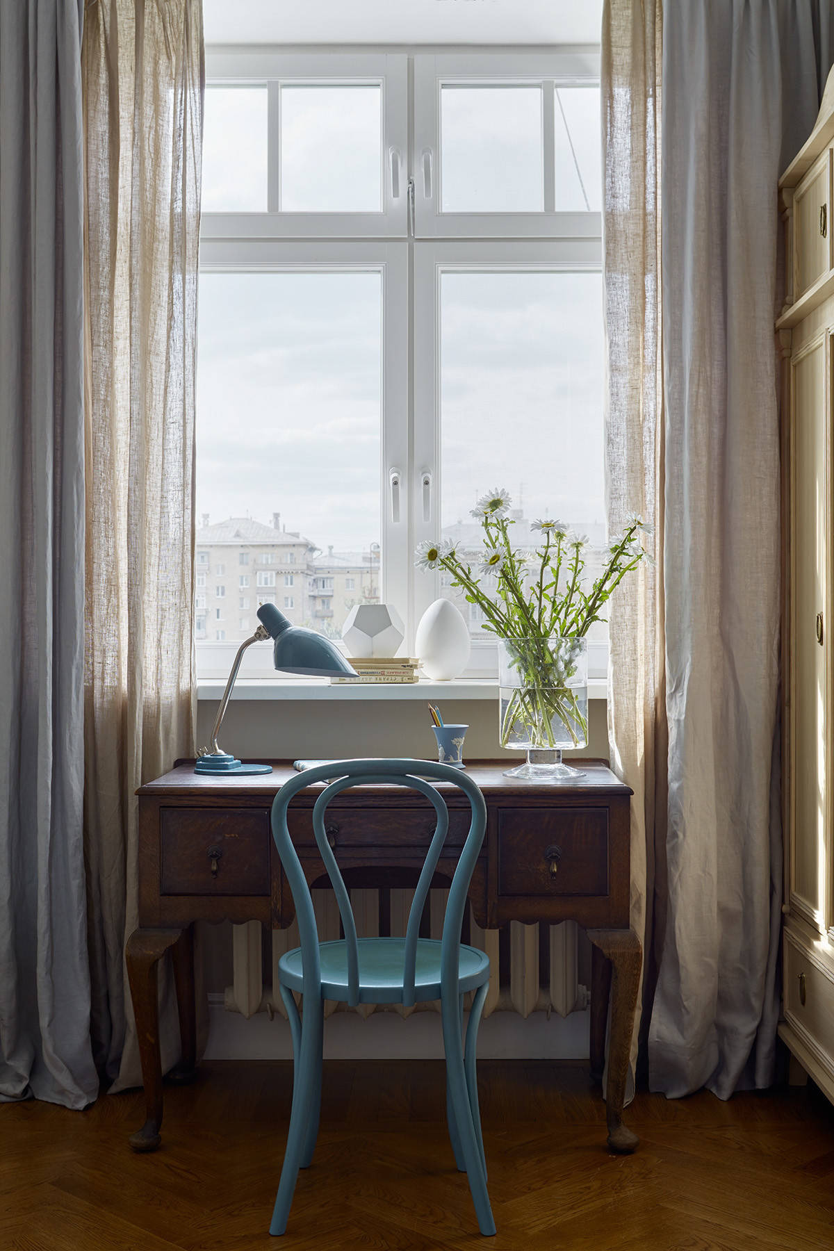 Хороший вопрос: Какие окна лучше ставить в квартиру, какие в дом