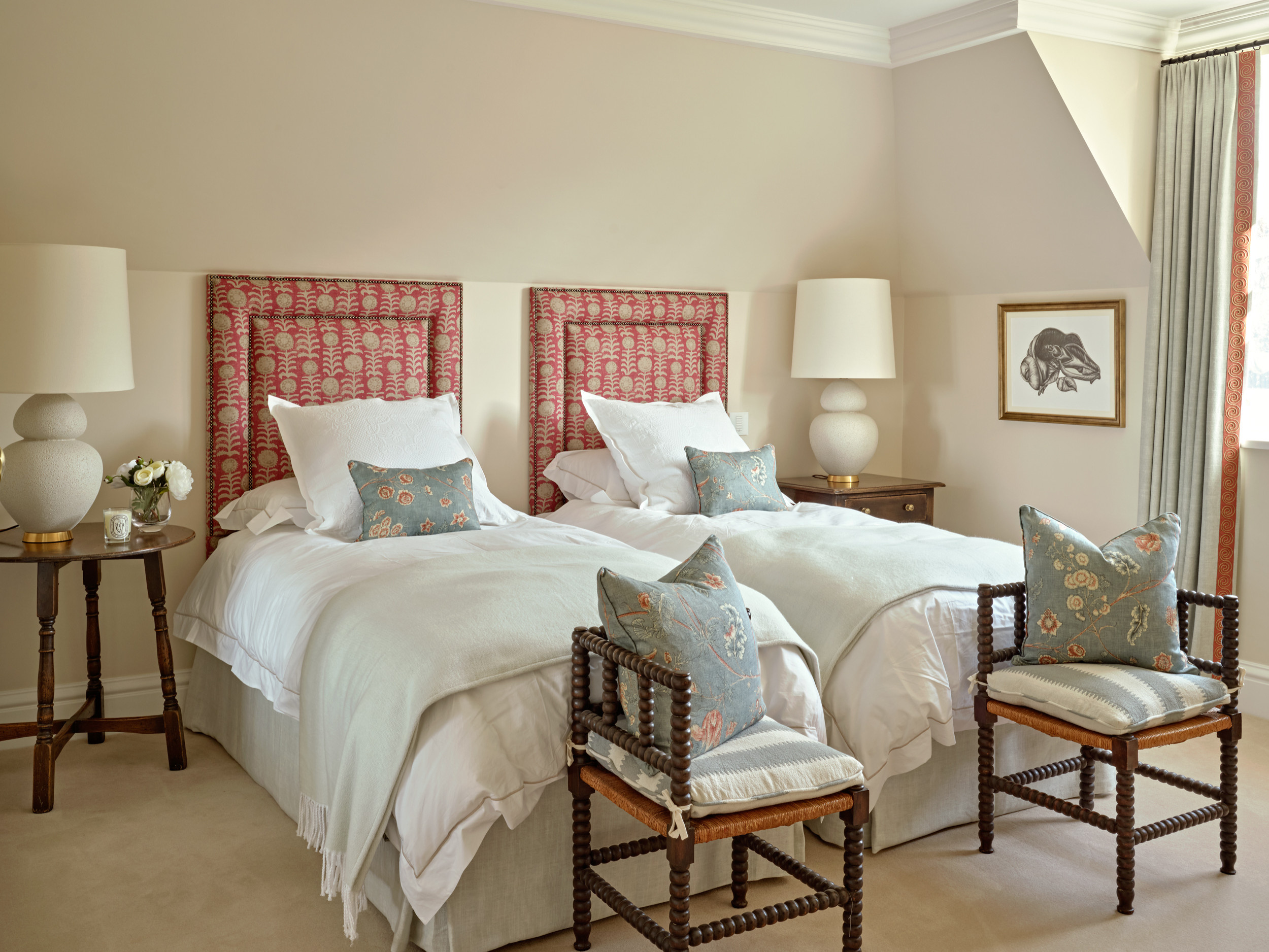 Цвет: Как оживить яркими красками существующий нейтральный интерьер