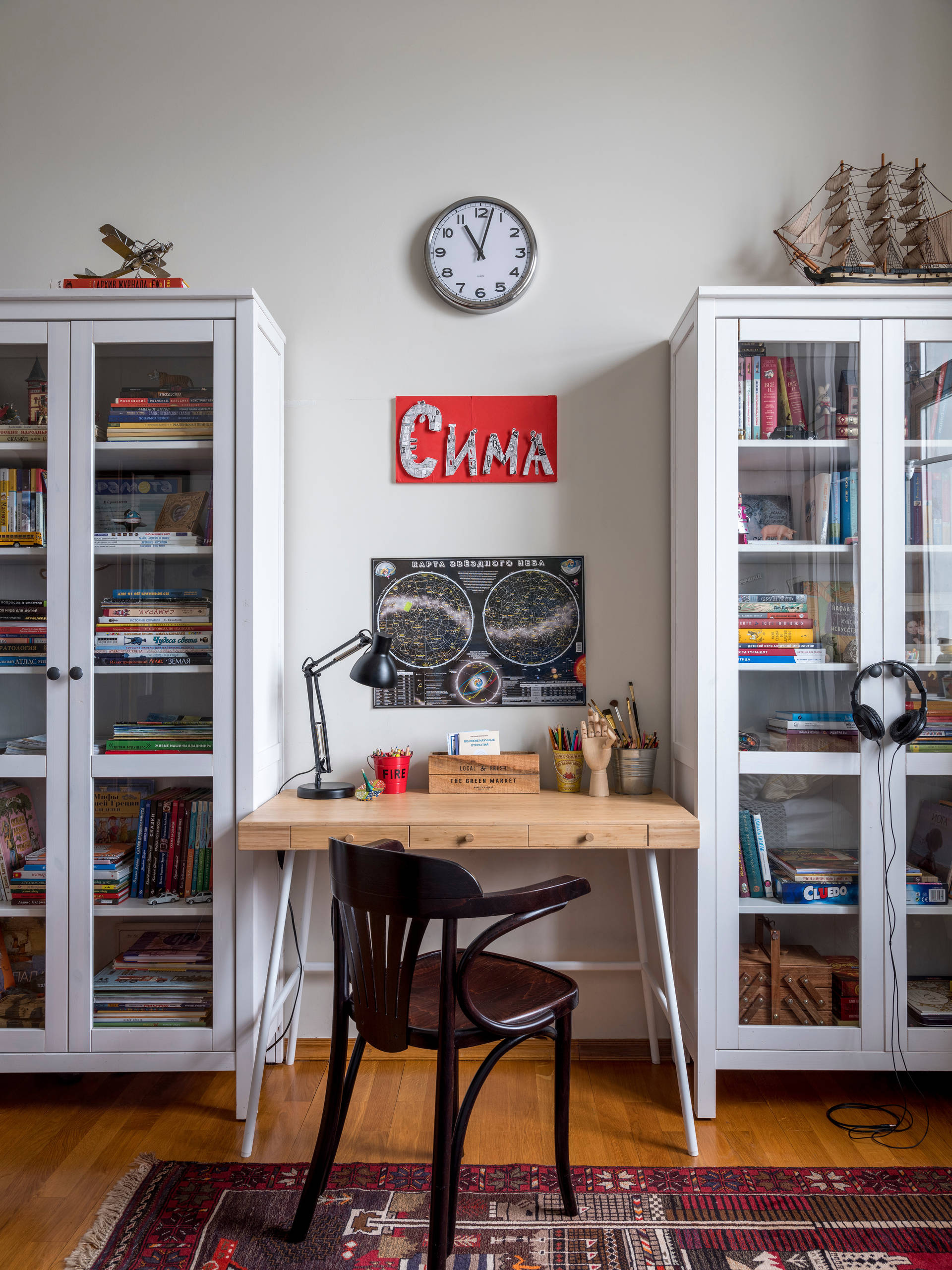 В гостях: Съёмная квартира, где живут декоратор и её коллекция