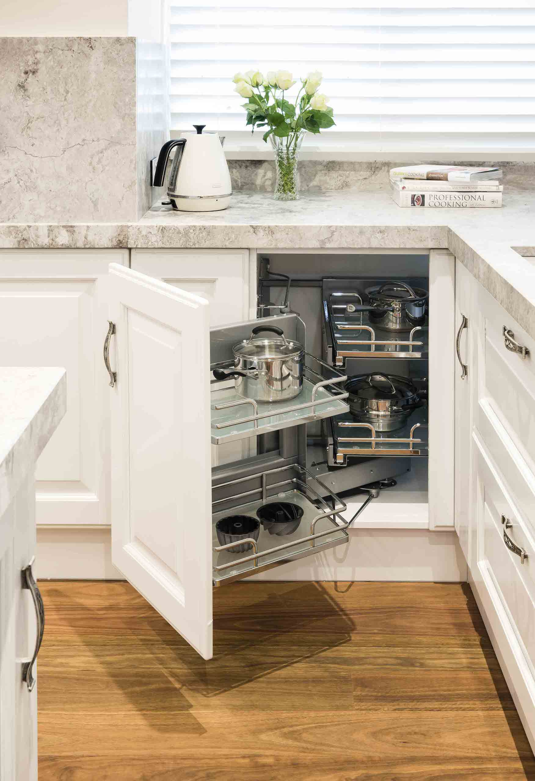 Нижний ярус: 11 советов по организации кухонных шкафов