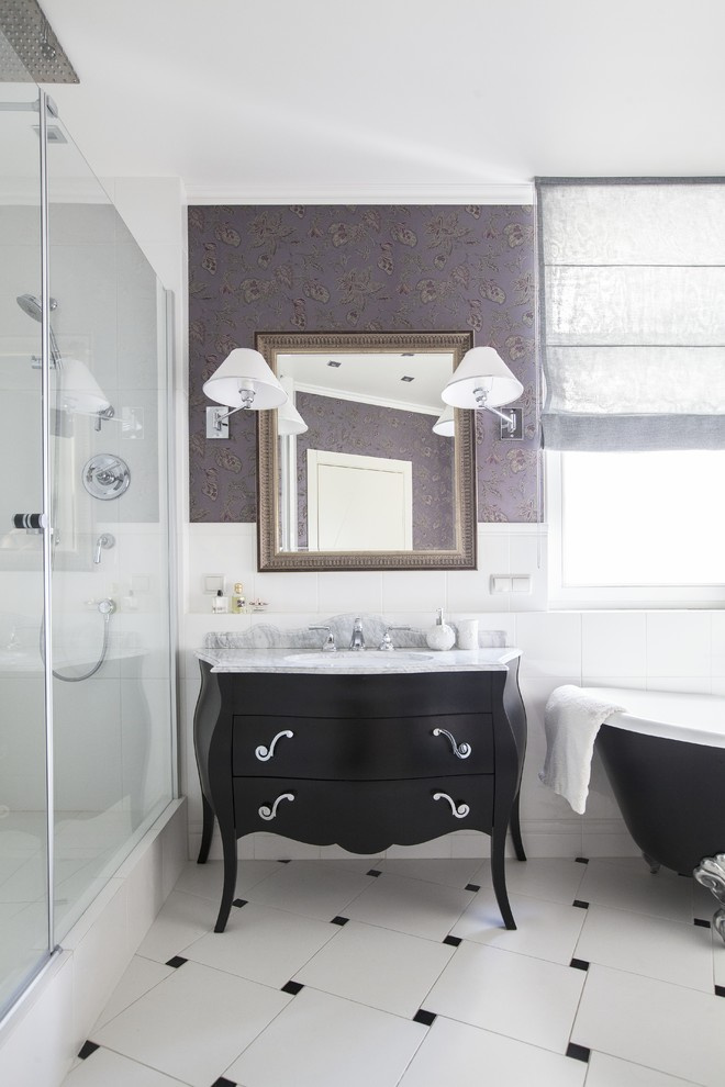 Houzz тур: Смелые обои и ванна-будуар в квартире нестандартной формы