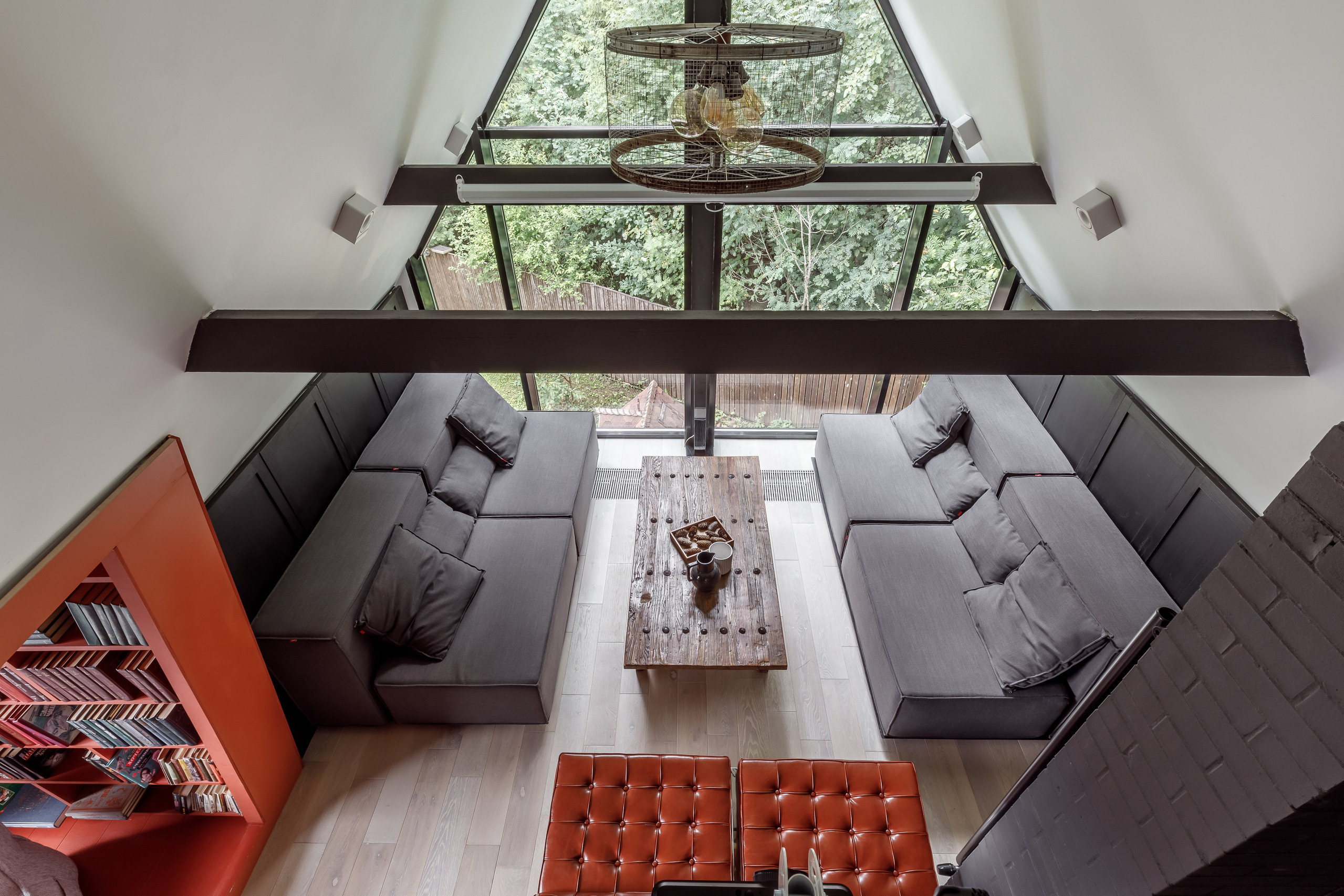 Проект недели: Лестница Мёбиуса и библиотека на месте лоджии