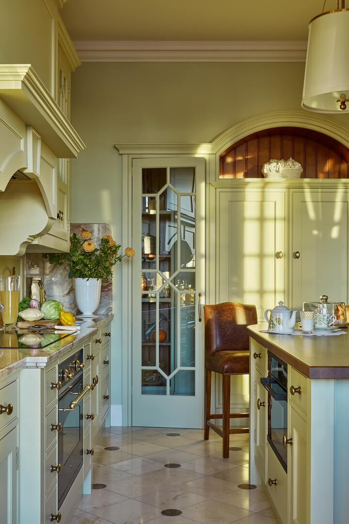 Houzz тур: Классический интерьер в современном жилом комплексе