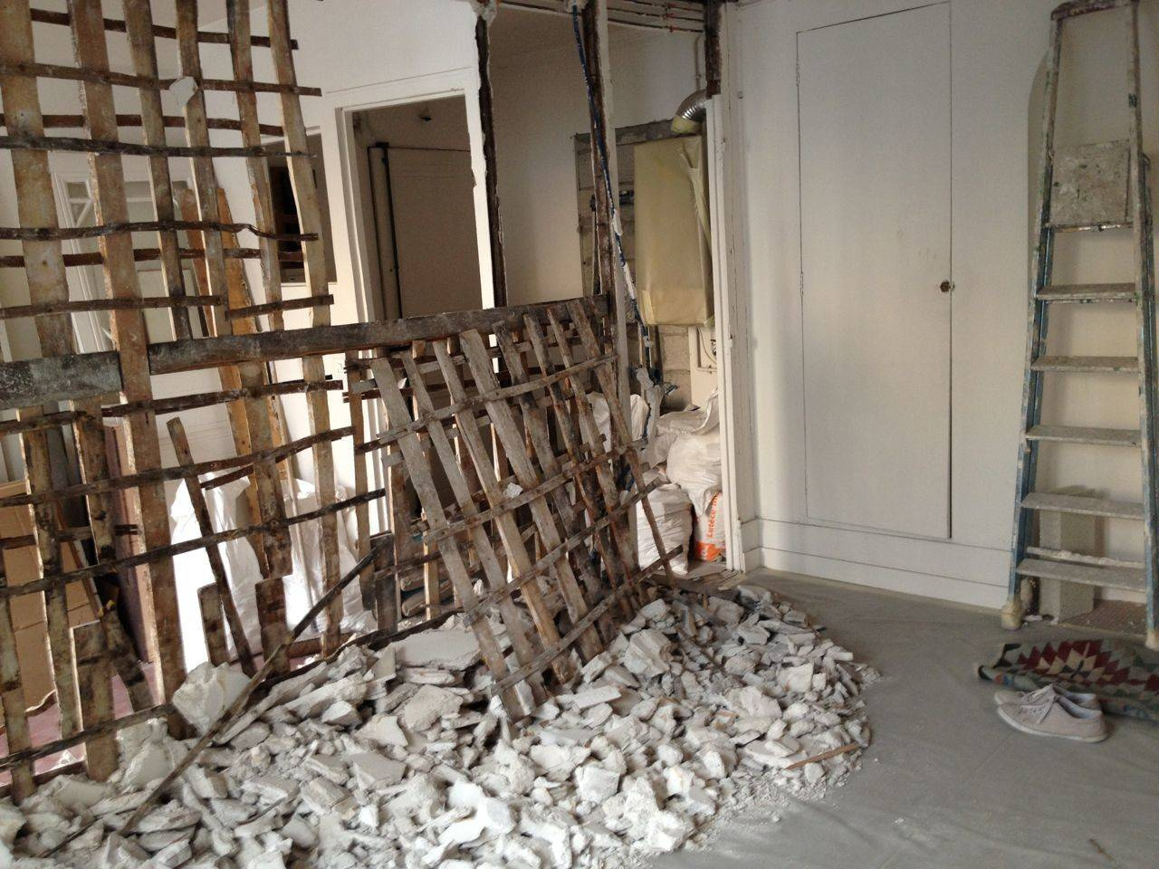 Как правильно: Разделить квартиру на две