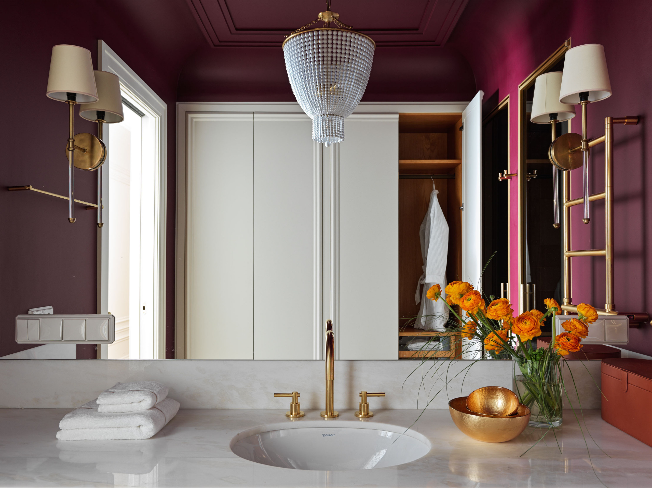 Houzz тур: Уютная квартира для поклонницы керамики и живописи