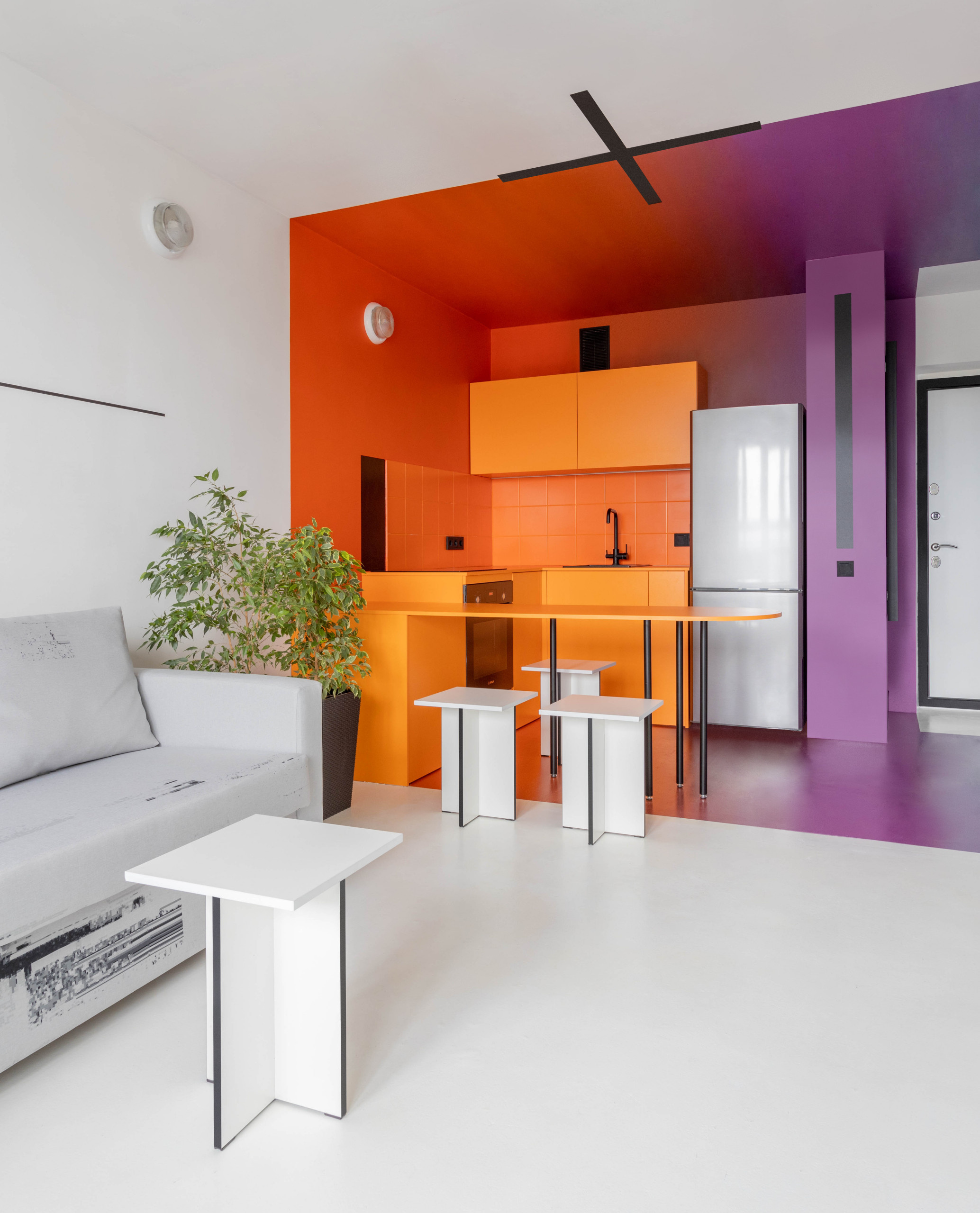 Houzz тур: Квартира в Уфе с яркой кухней и монохромной спальней