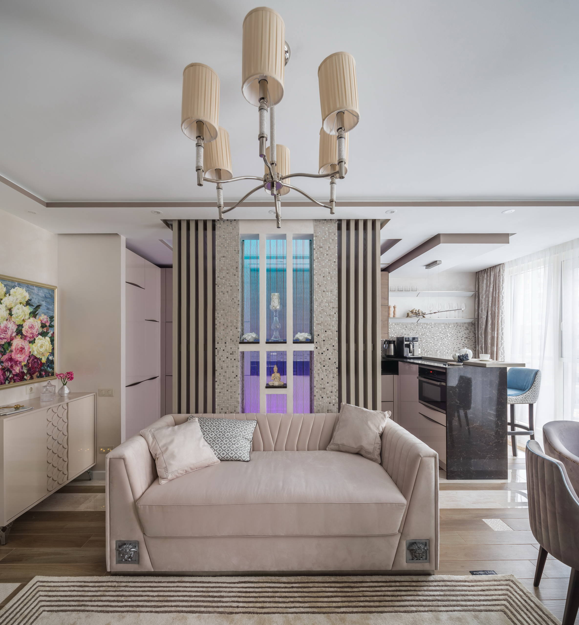 Есть проблема: Проходная кухня и гостиная в смежных комнатах